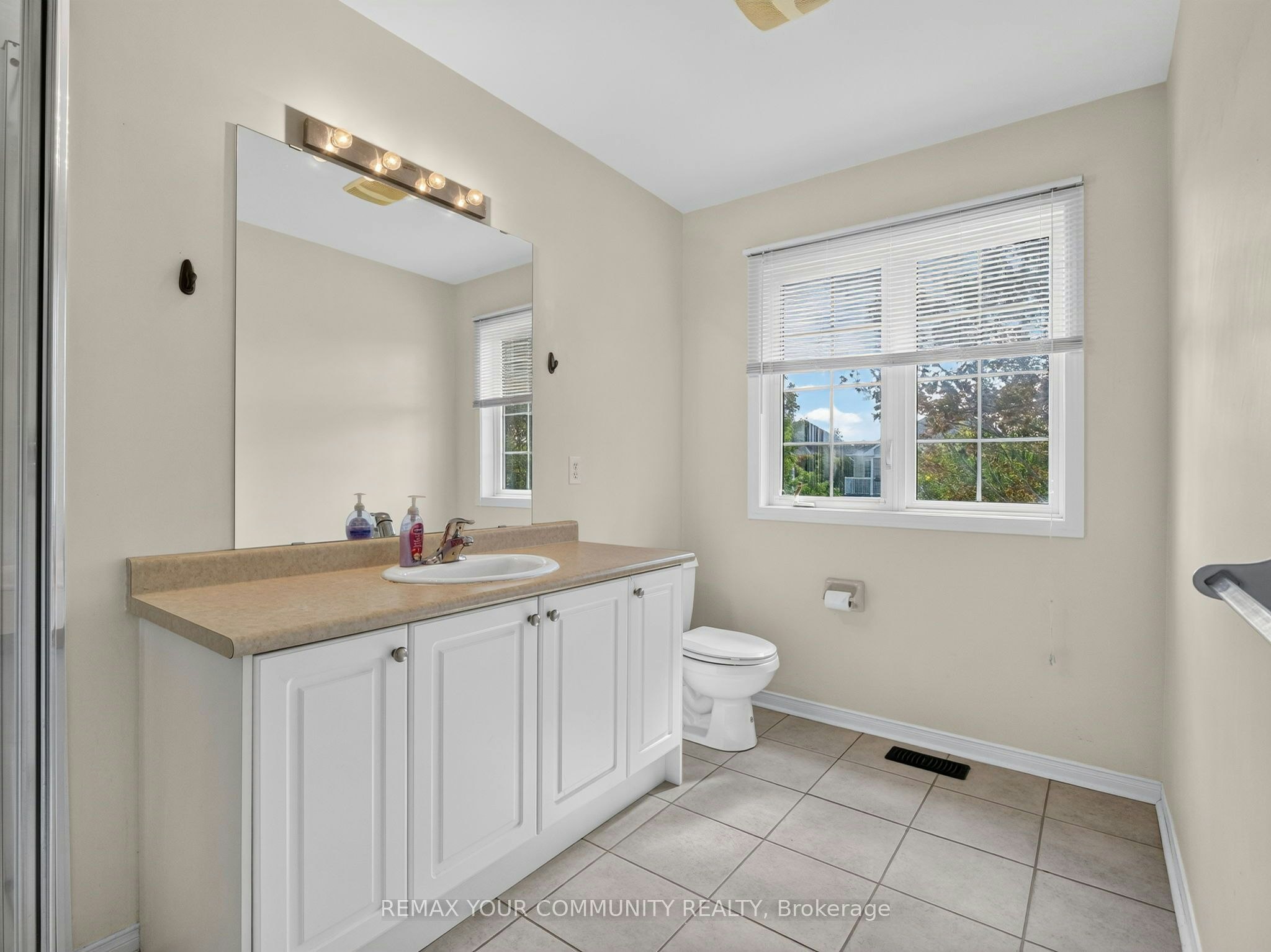 265 Sprucewood Crescent, Clarington, ON, L1C 0G6 - 34