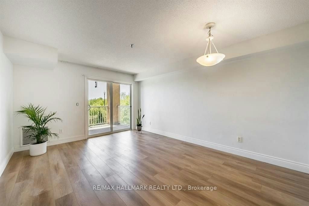 305-684 Warden Avenue, Toronto, ON, M1L 4W4 - 2