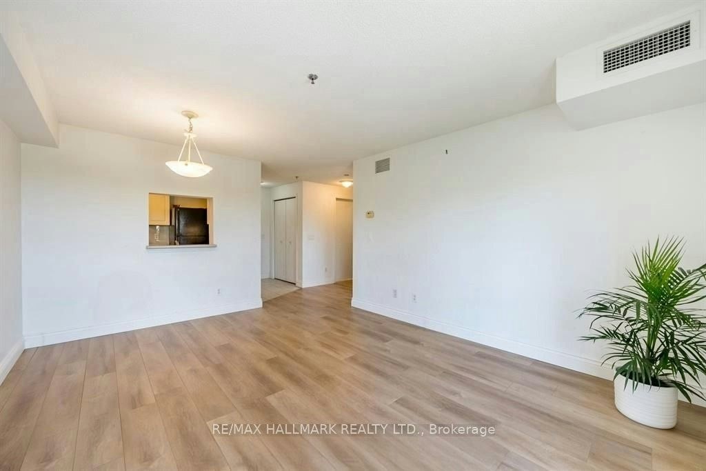 305-684 Warden Avenue, Toronto, ON, M1L 4W4 - 4