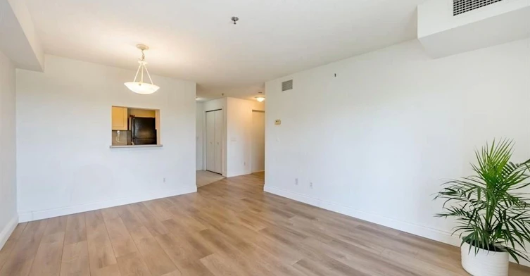 305-684 Warden Avenue, Toronto, ON, M1L 4W4 - 4