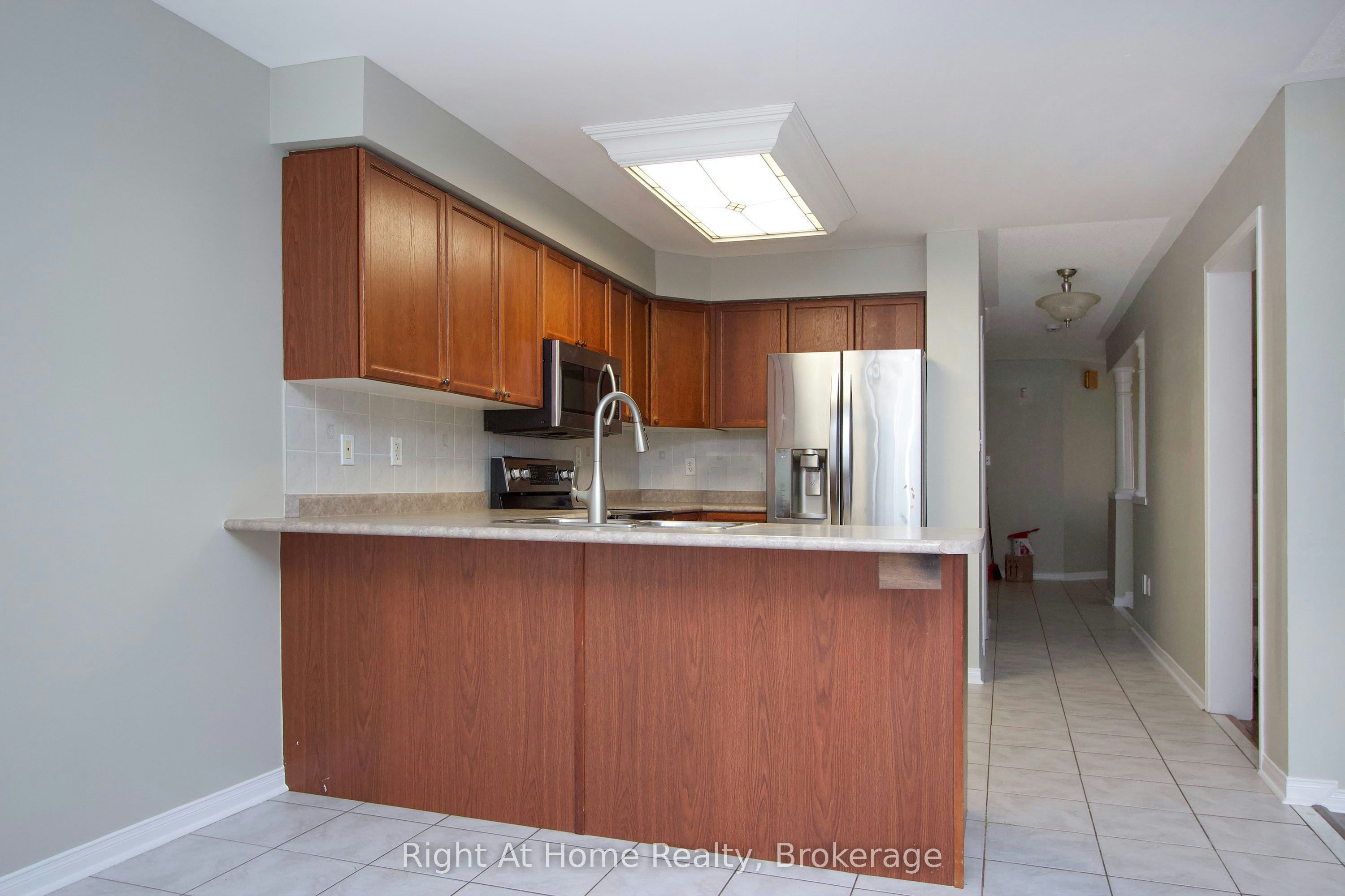 Upper Unit-75 Millburn Drive, Clarington, ON, L1C 5L6 - 13