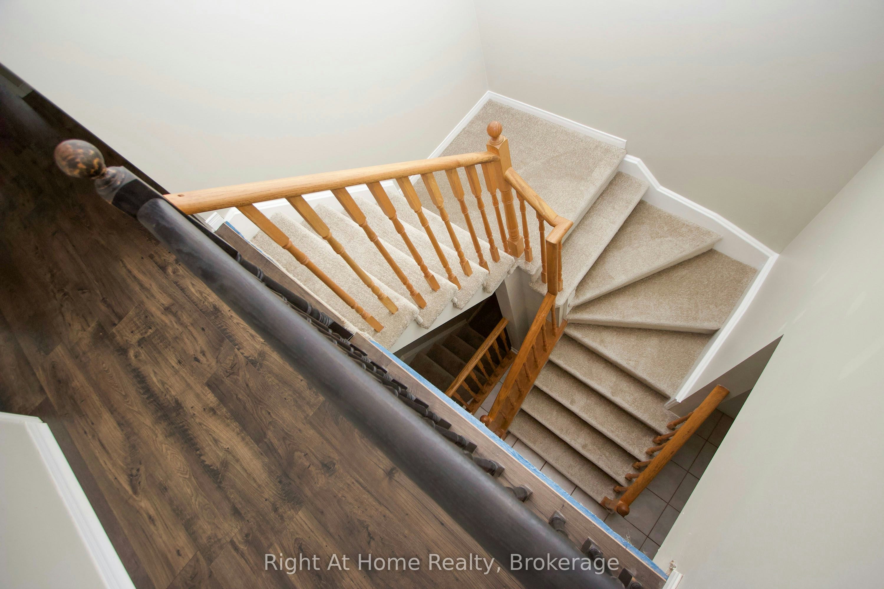 Upper Unit-75 Millburn Drive, Clarington, ON, L1C 5L6 - 16