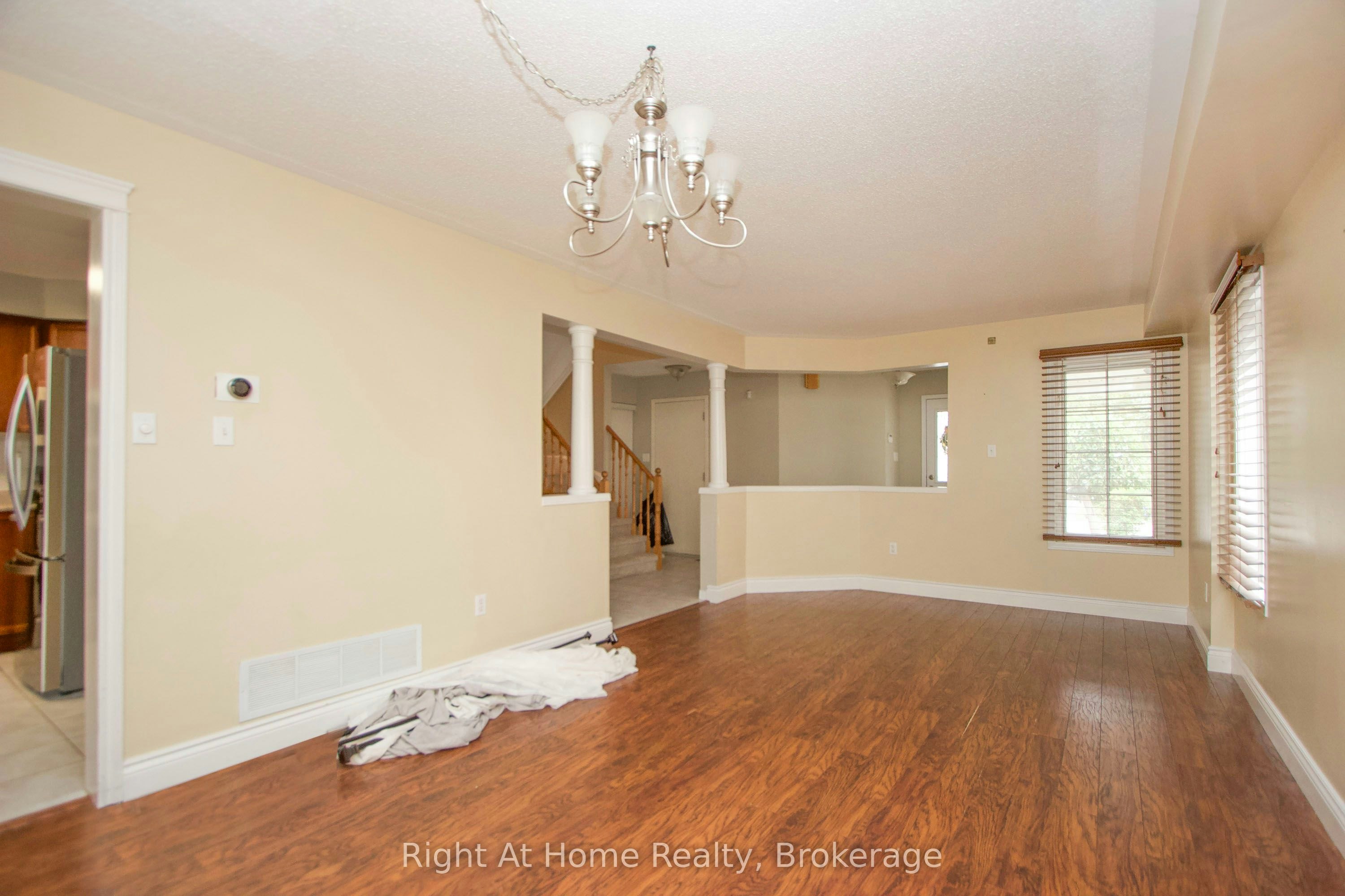Upper Unit-75 Millburn Drive, Clarington, ON, L1C 5L6 - 8