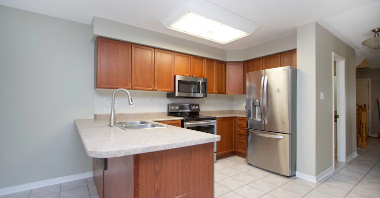 Upper Unit-75 Millburn Drive, Clarington, ON, L1C 5L6 - 9