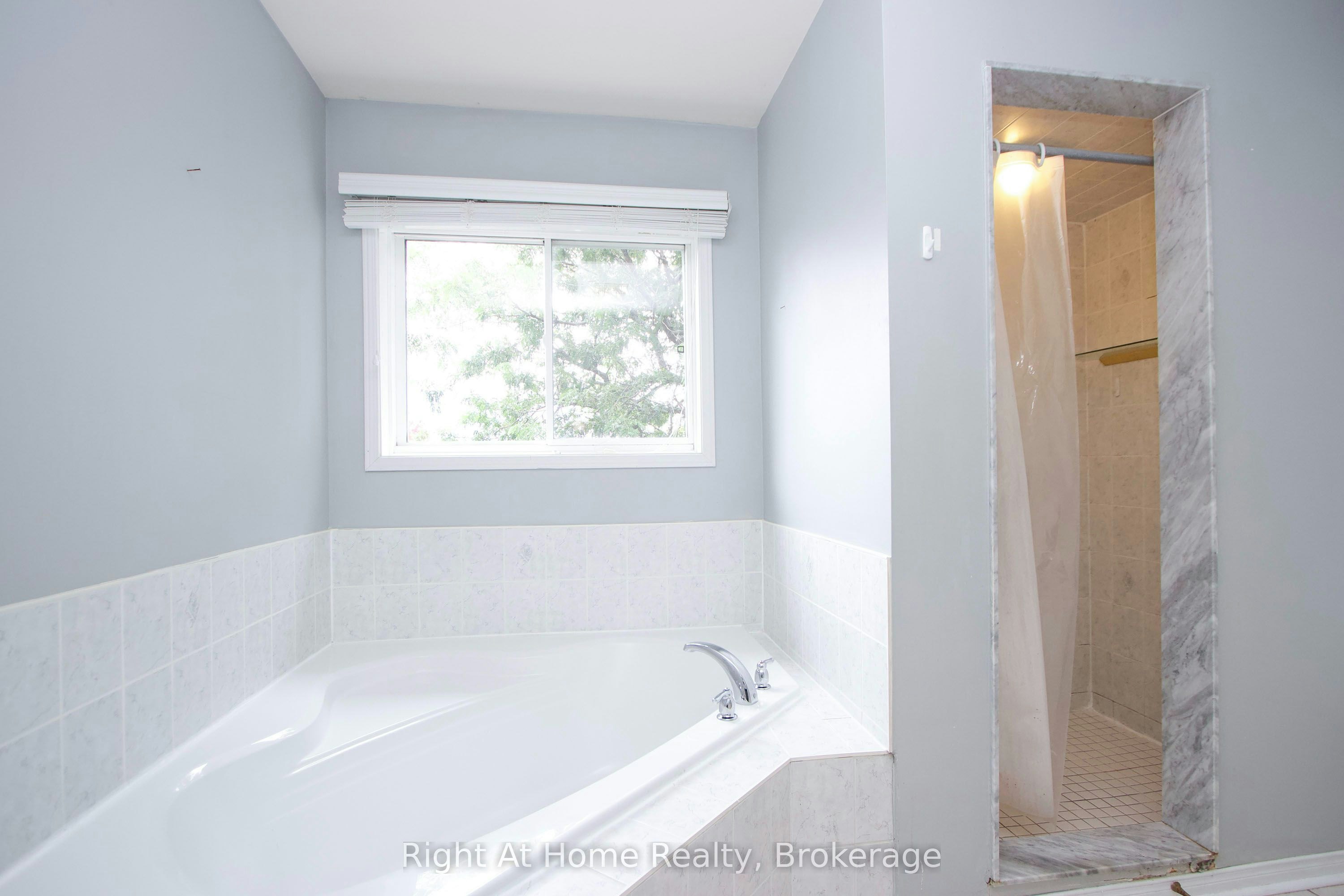 Upper Unit-75 Millburn Drive, Clarington, ON, L1C 5L6 - 19