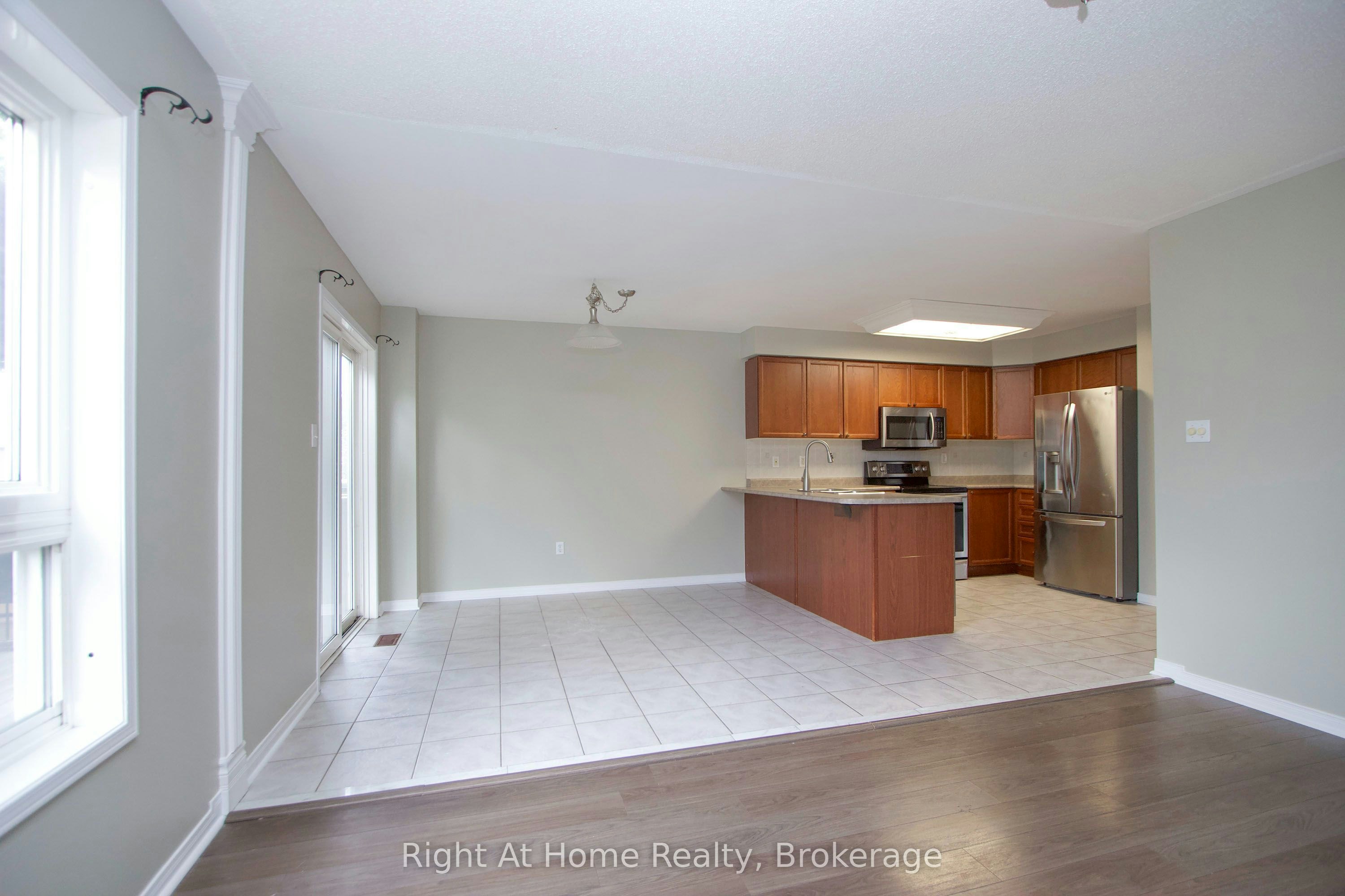 Upper Unit-75 Millburn Drive, Clarington, ON, L1C 5L6 - 12
