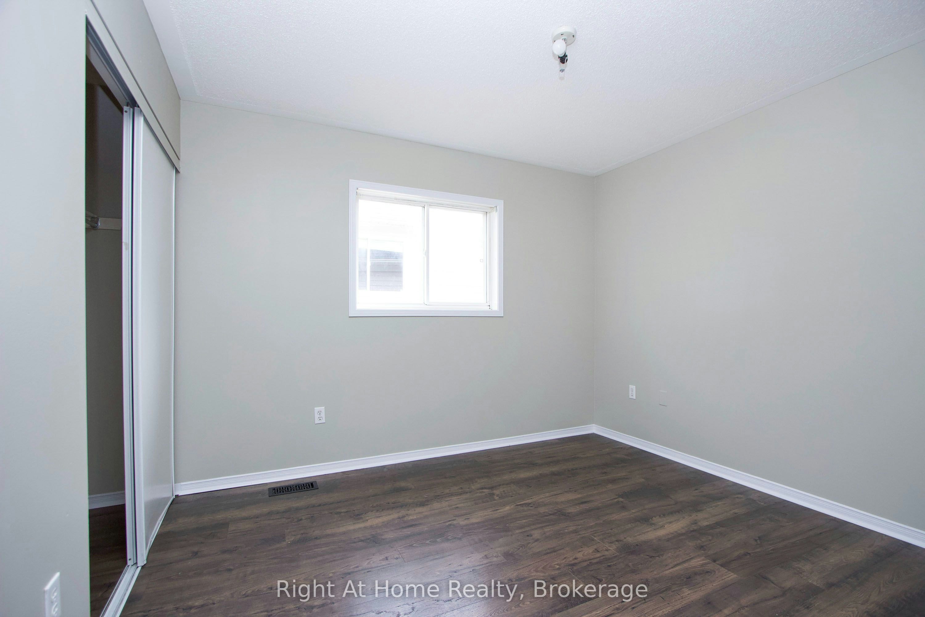Upper Unit-75 Millburn Drive, Clarington, ON, L1C 5L6 - 20