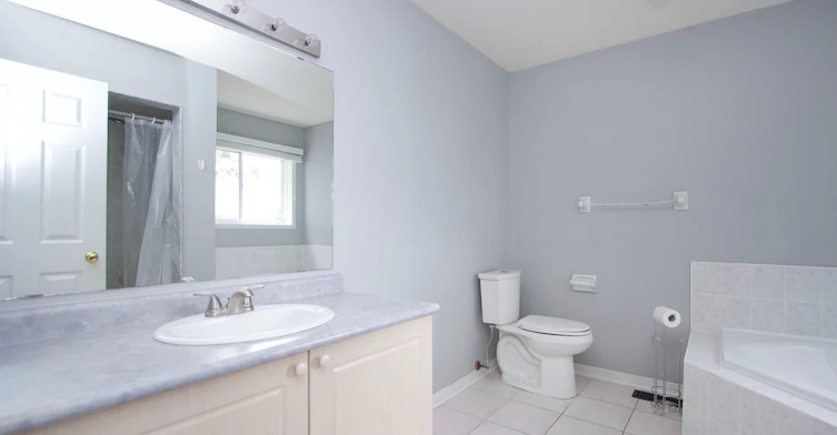 Upper Unit-75 Millburn Drive, Clarington, ON, L1C 5L6 - 18