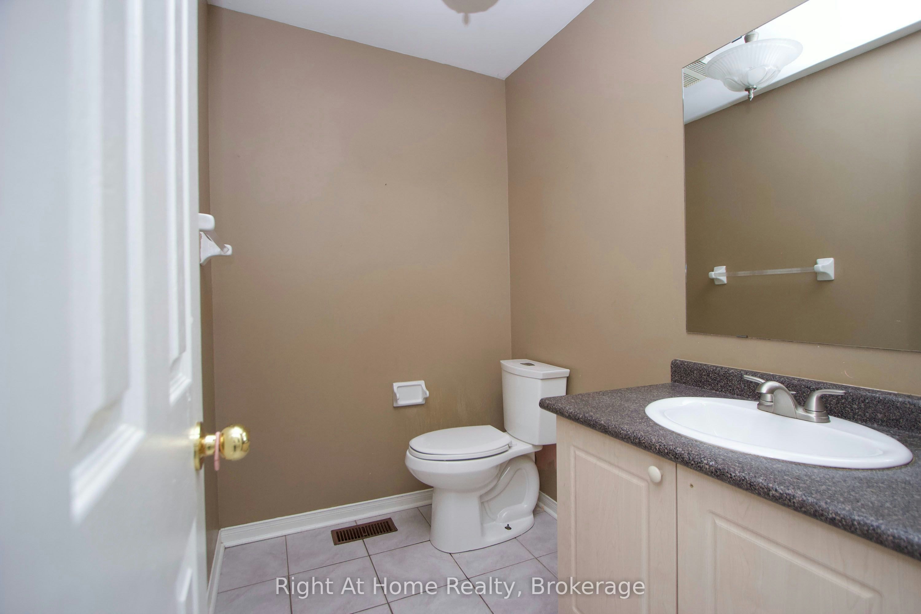 Upper Unit-75 Millburn Drive, Clarington, ON, L1C 5L6 - 14