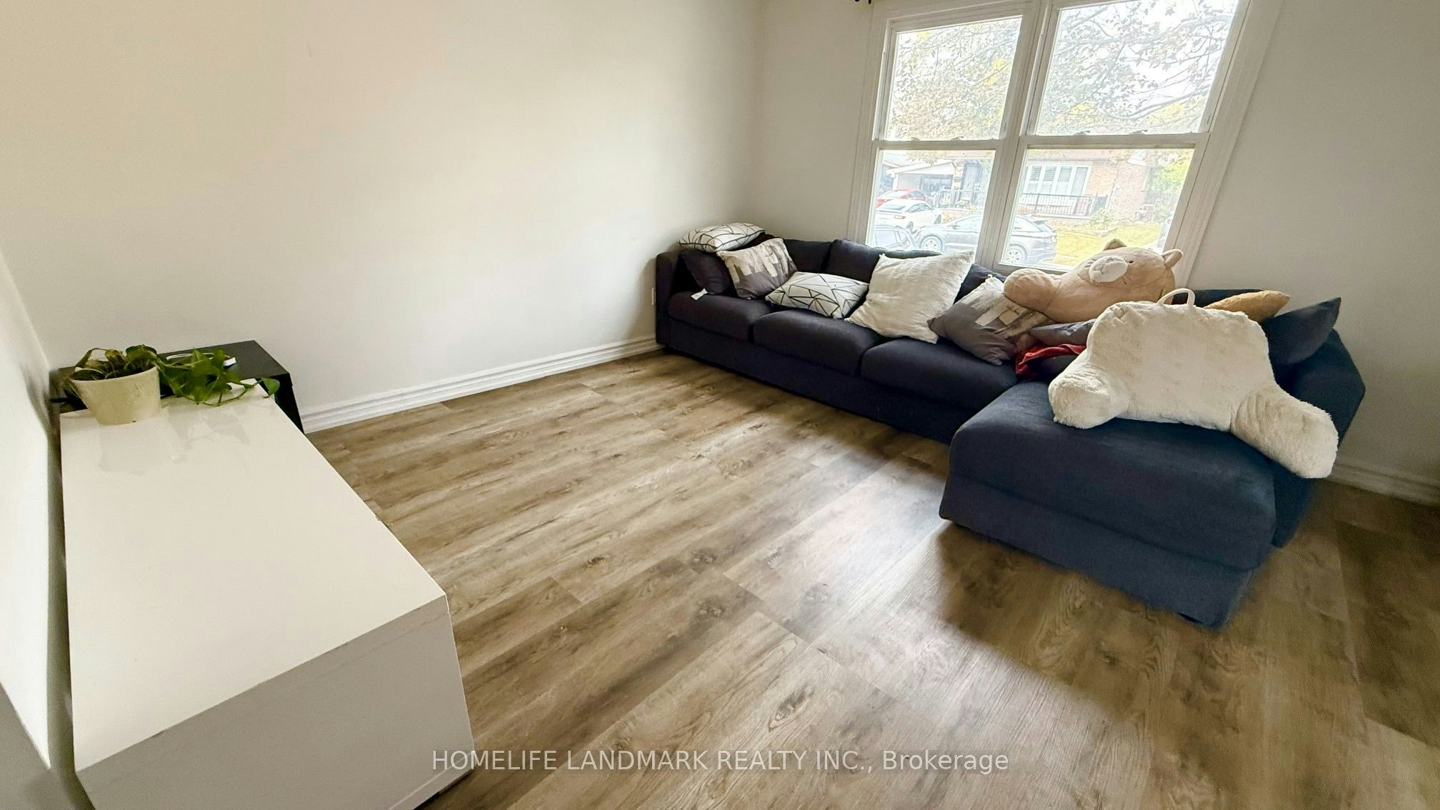 Main Floor-81 United Square, Toronto, ON, M1B 2B9 - 4
