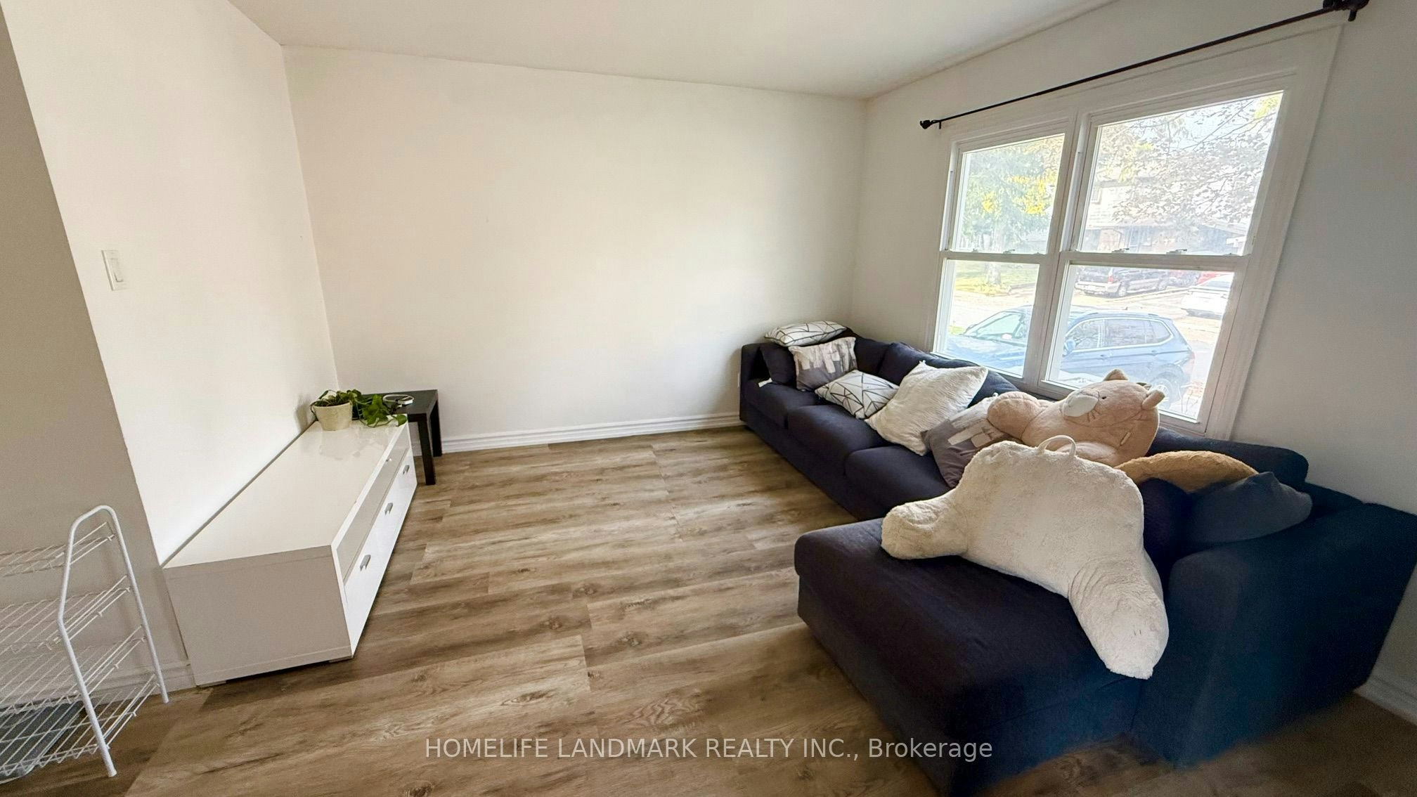 Main Floor-81 United Square, Toronto, ON, M1B 2B9 - 3