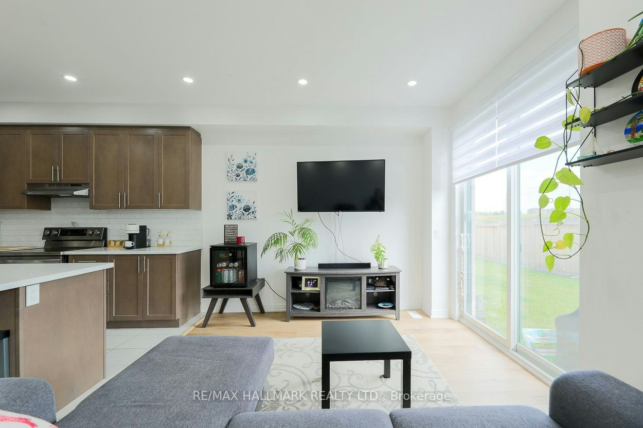 1090 Lockie Drive, Oshawa, ON, L1L 0R9 - 9