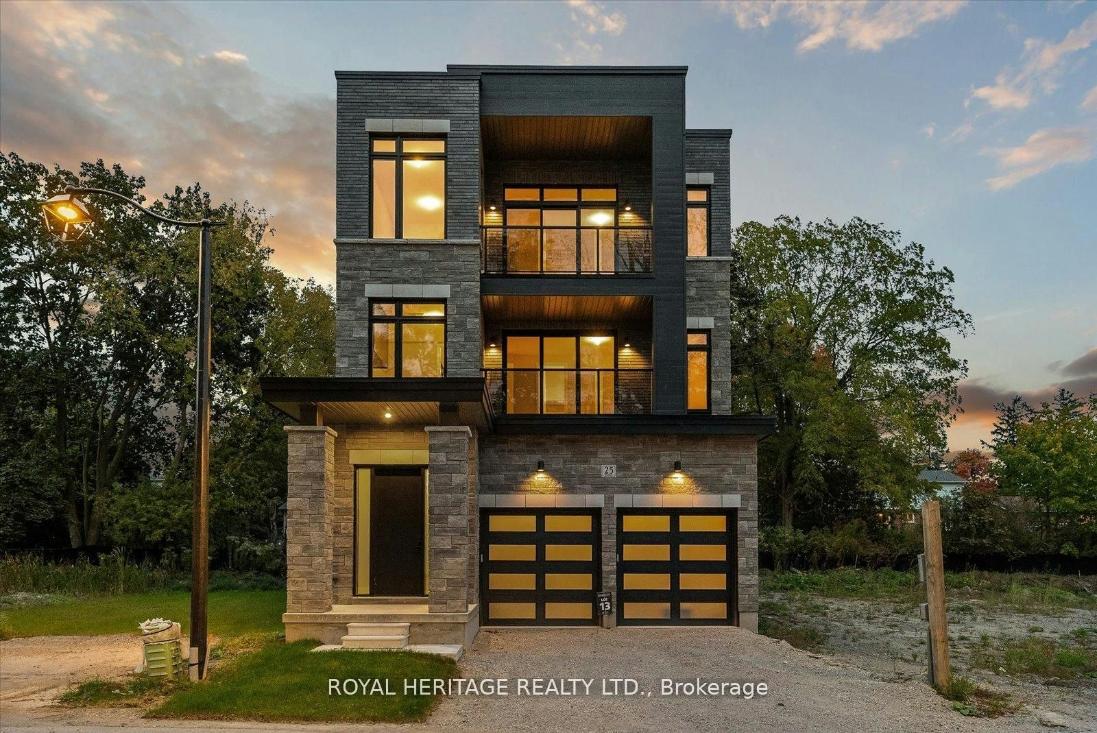25 Inverlynn Way, Whitby, ON, L1N 2S6