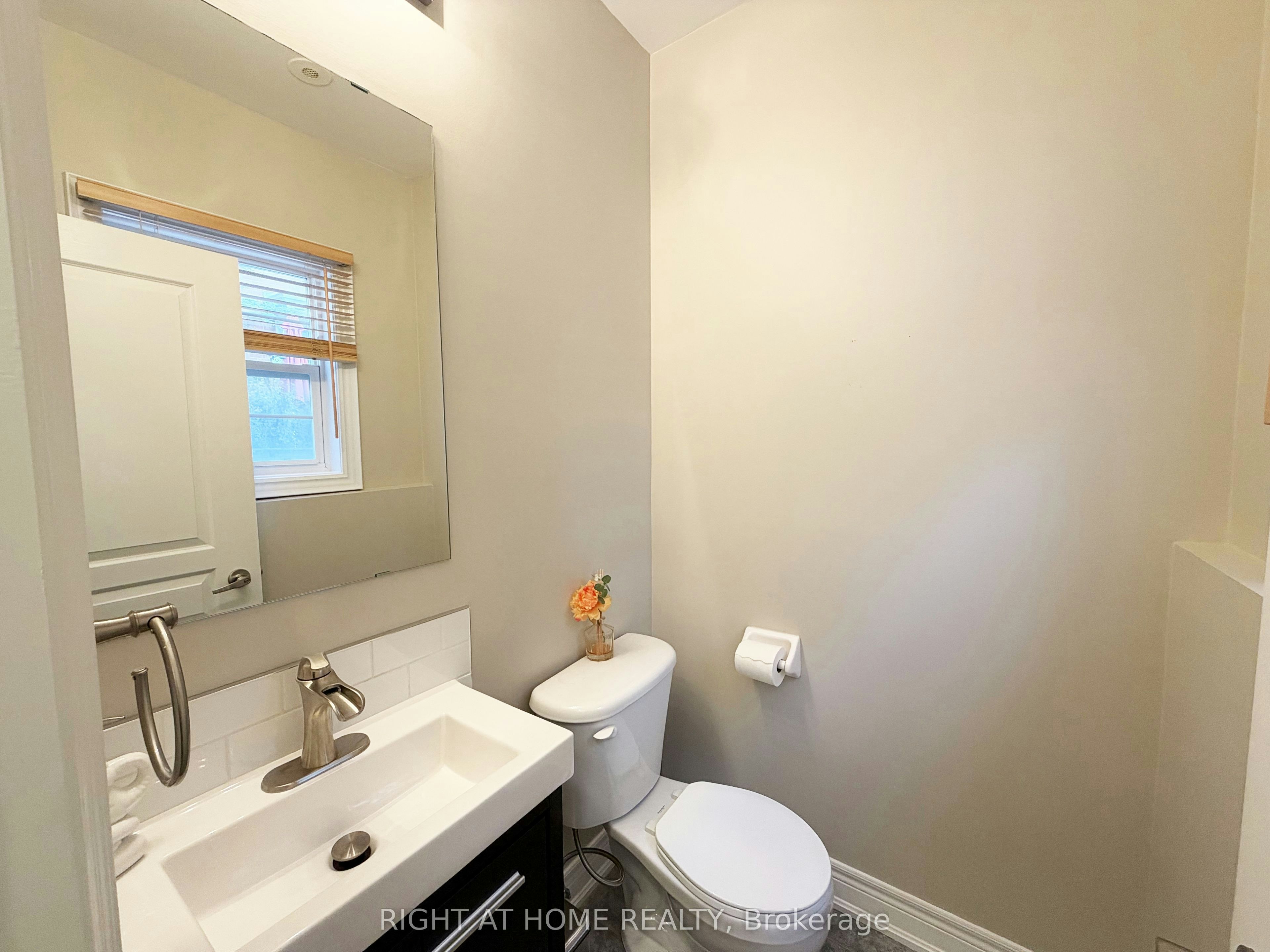 1 Fairhead Mews, Toronto, ON, M4E 3Y4 - 14