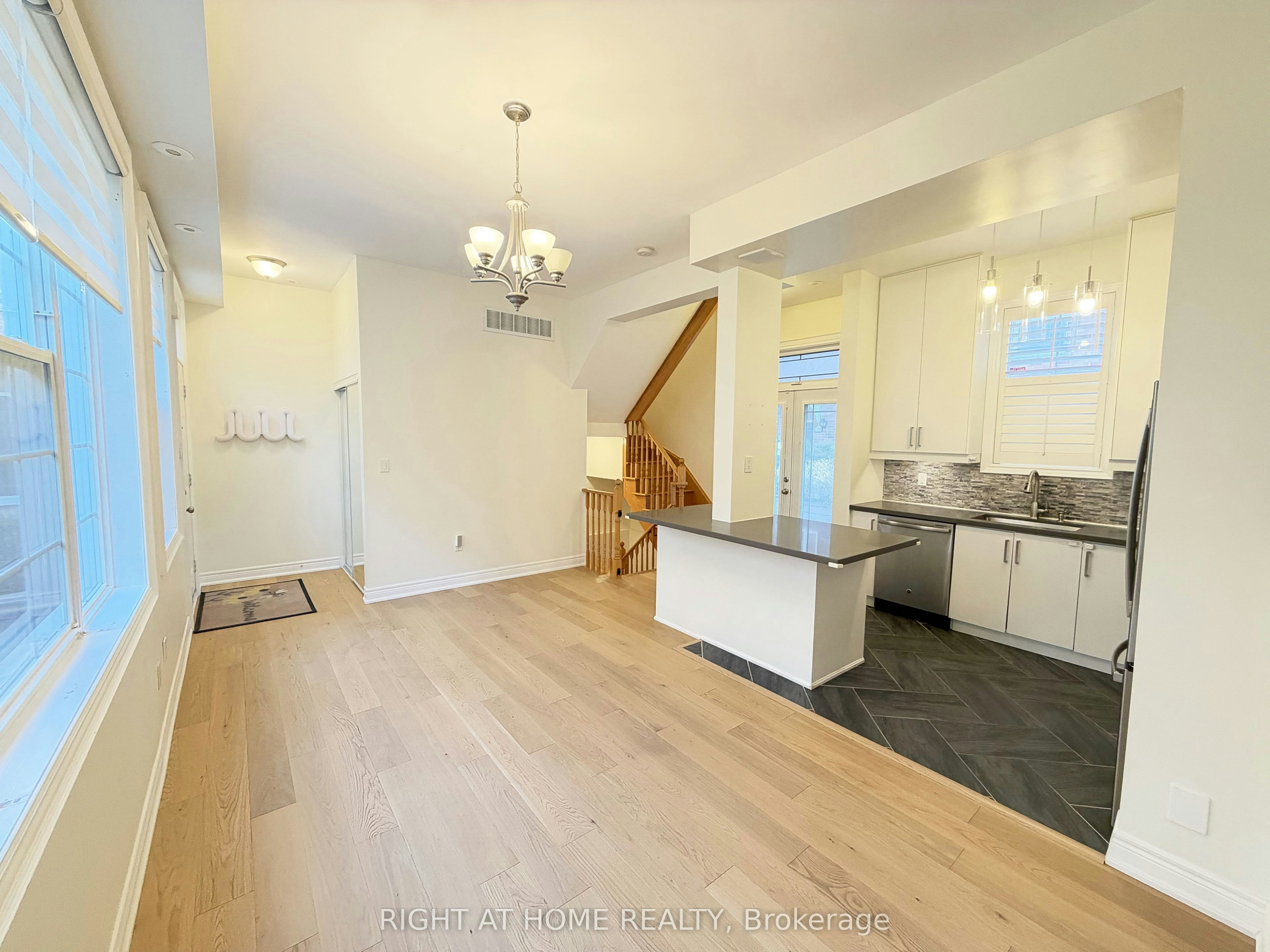 1 Fairhead Mews, Toronto, ON, M4E 3Y4 - 7