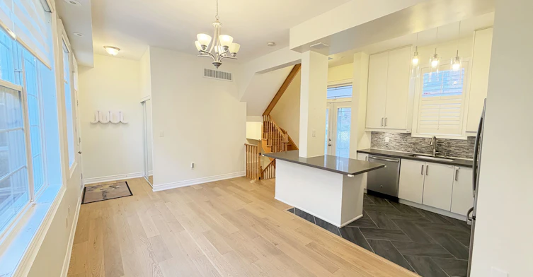 1 Fairhead Mews, Toronto, ON, M4E 3Y4 - 7