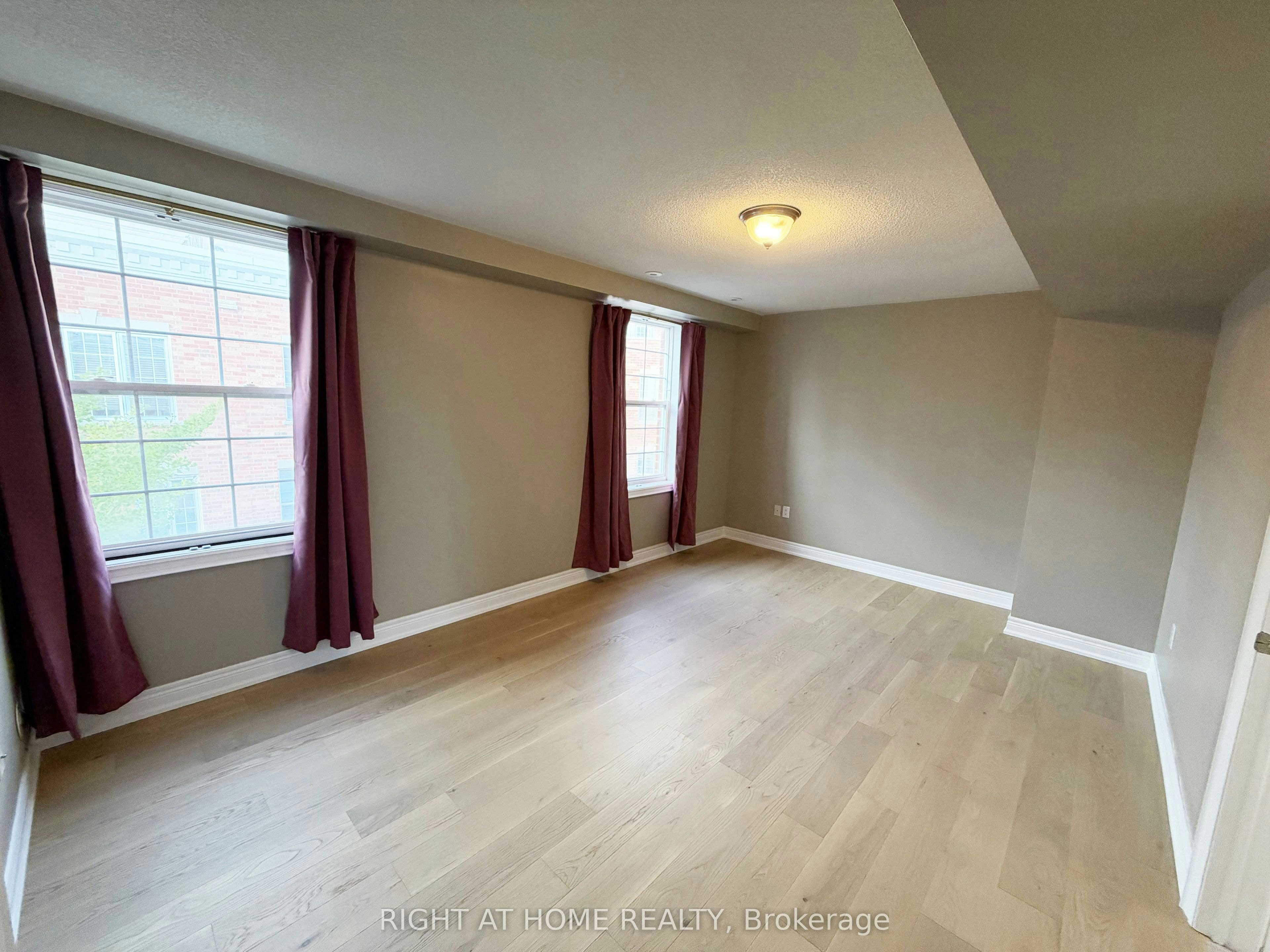 1 Fairhead Mews, Toronto, ON, M4E 3Y4 - 18