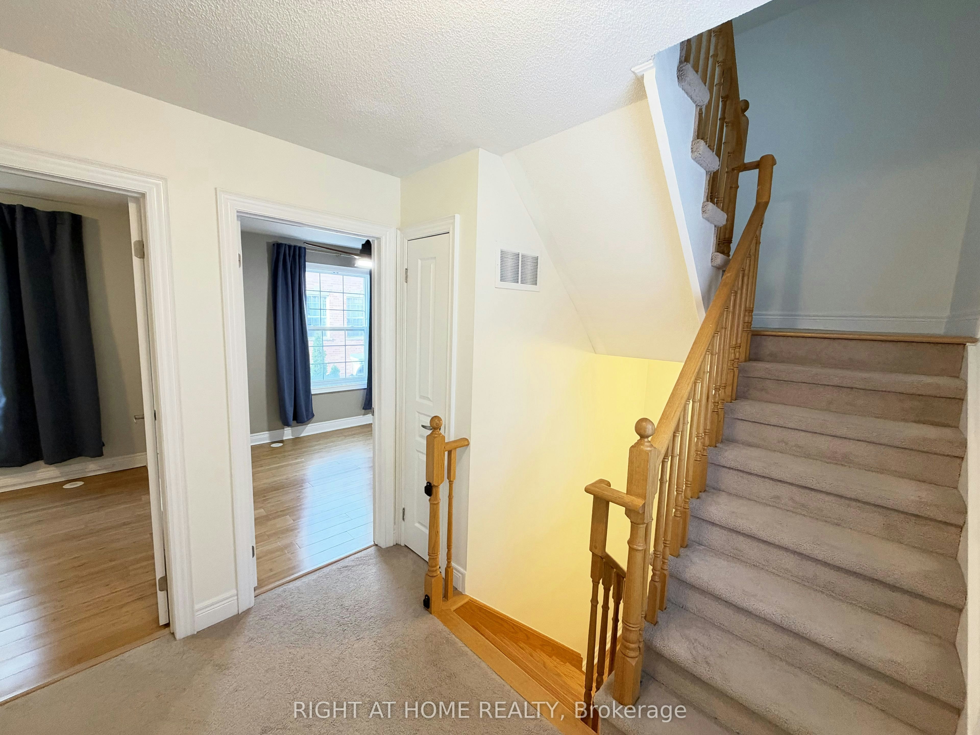 1 Fairhead Mews, Toronto, ON, M4E 3Y4 - 16