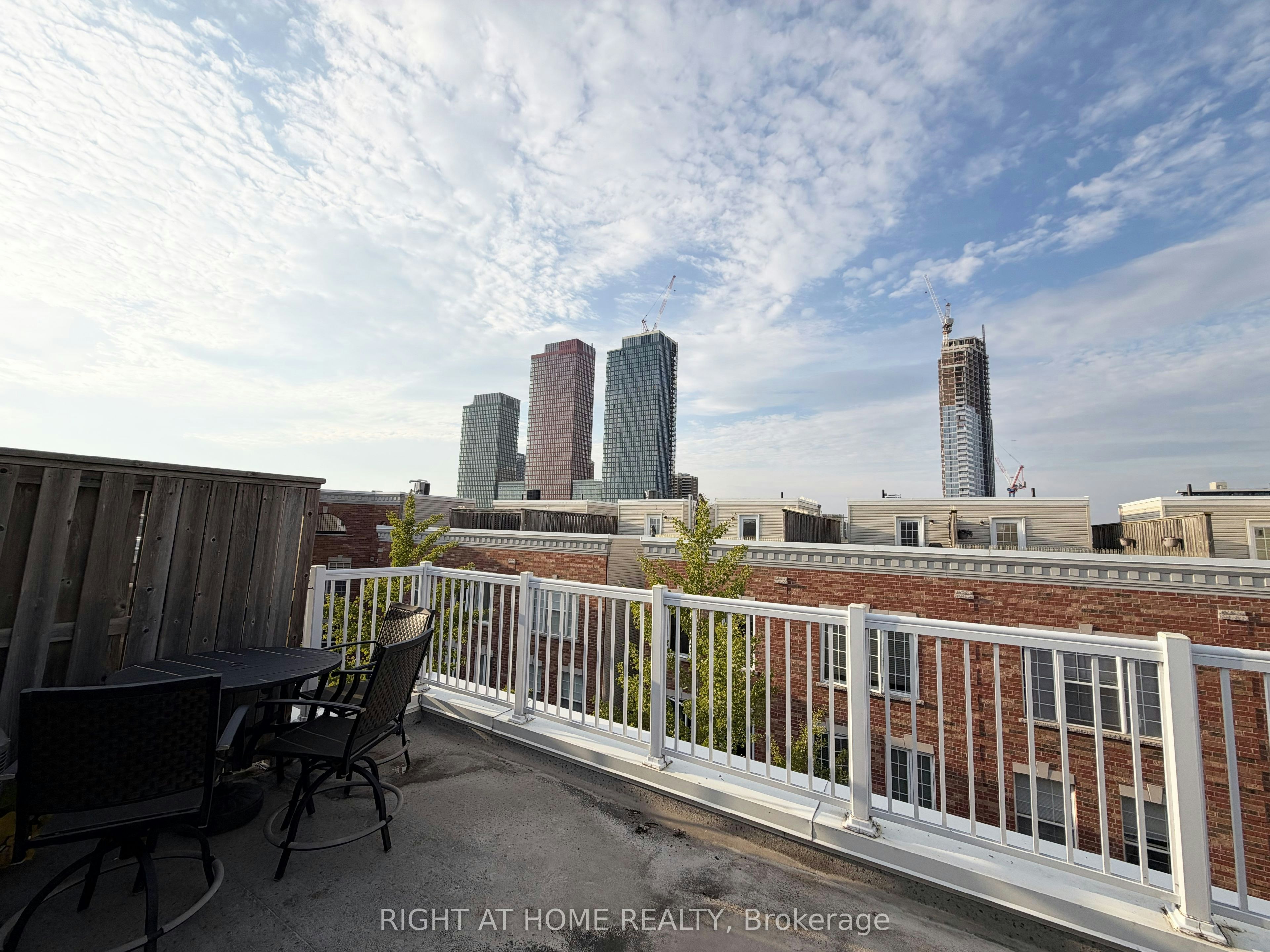 1 Fairhead Mews, Toronto, ON, M4E 3Y4 - 28