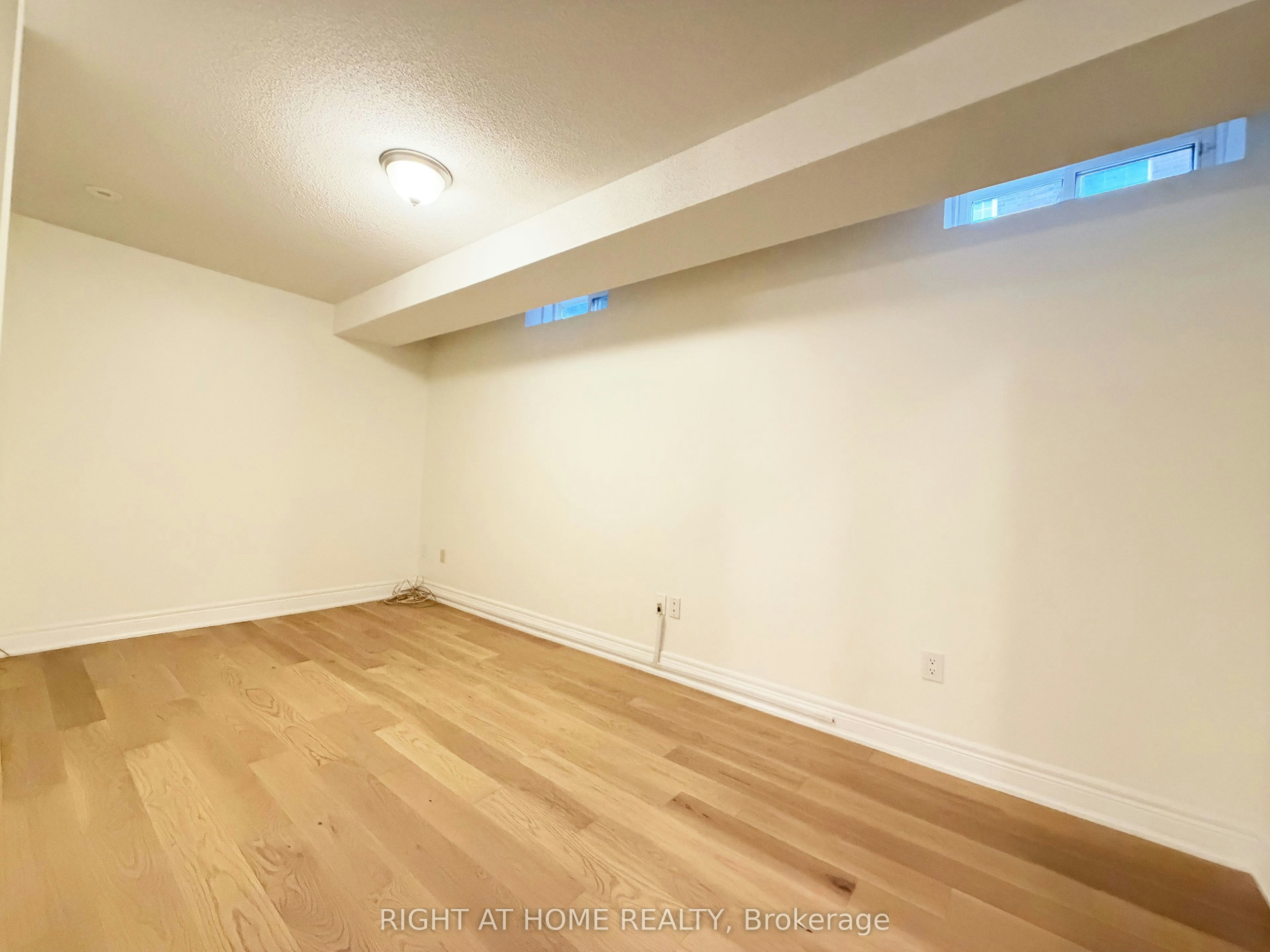 1 Fairhead Mews, Toronto, ON, M4E 3Y4 - 32