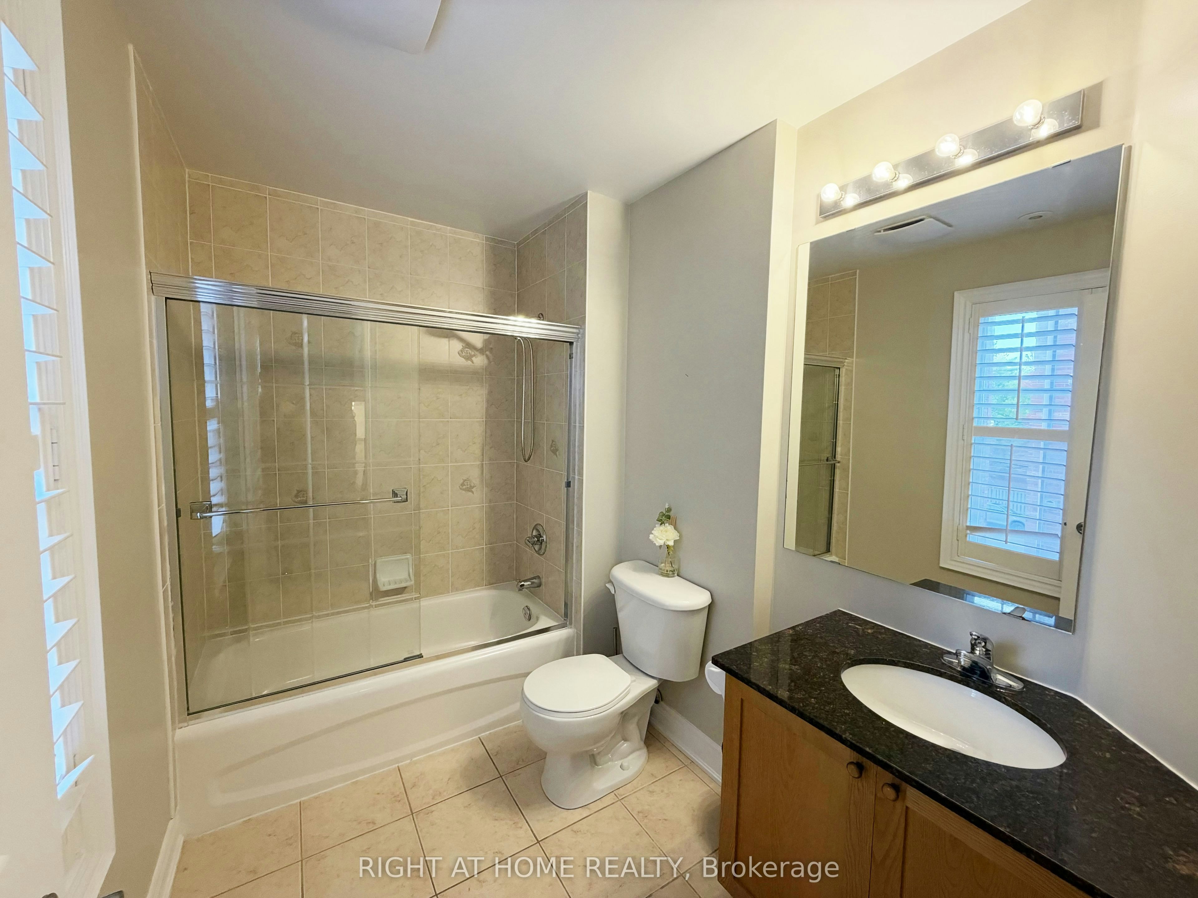 1 Fairhead Mews, Toronto, ON, M4E 3Y4 - 26