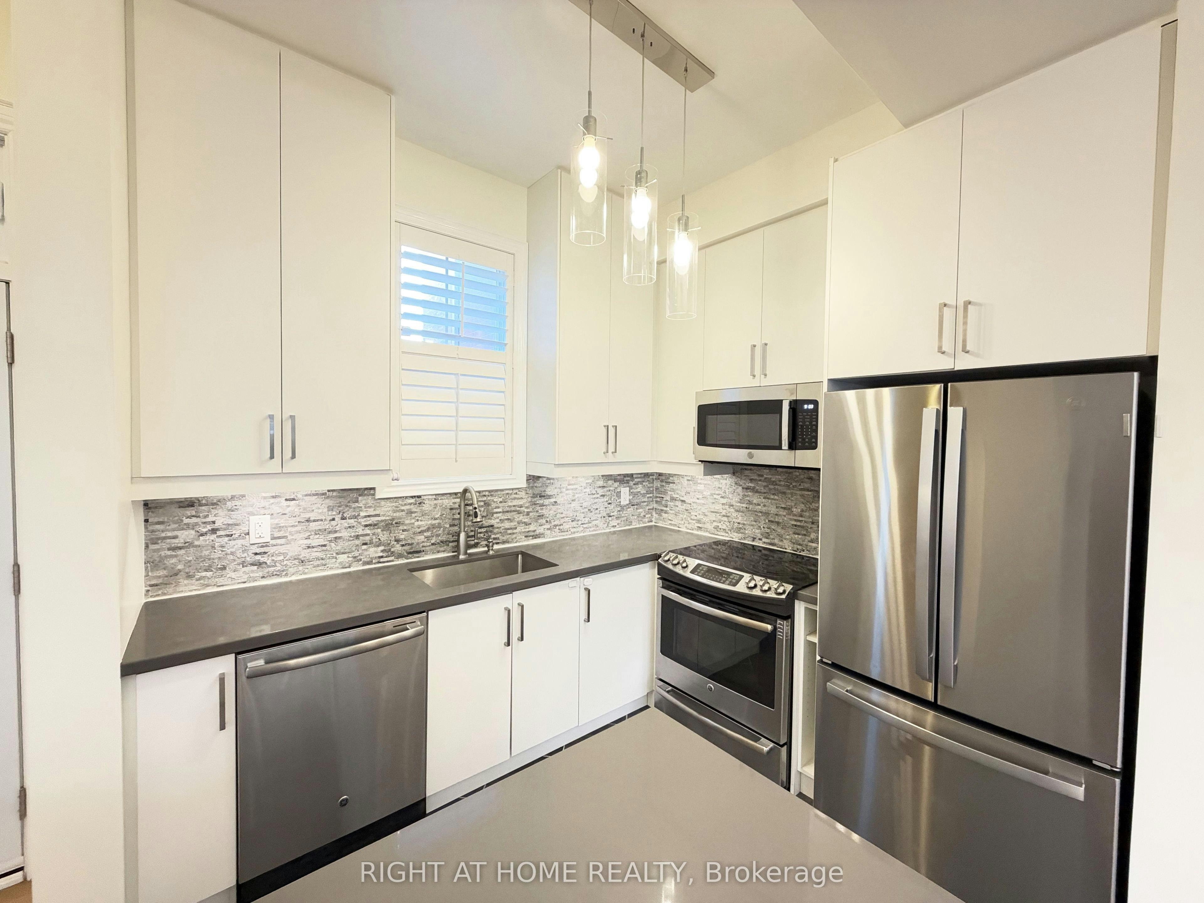 1 Fairhead Mews, Toronto, ON, M4E 3Y4 - 9