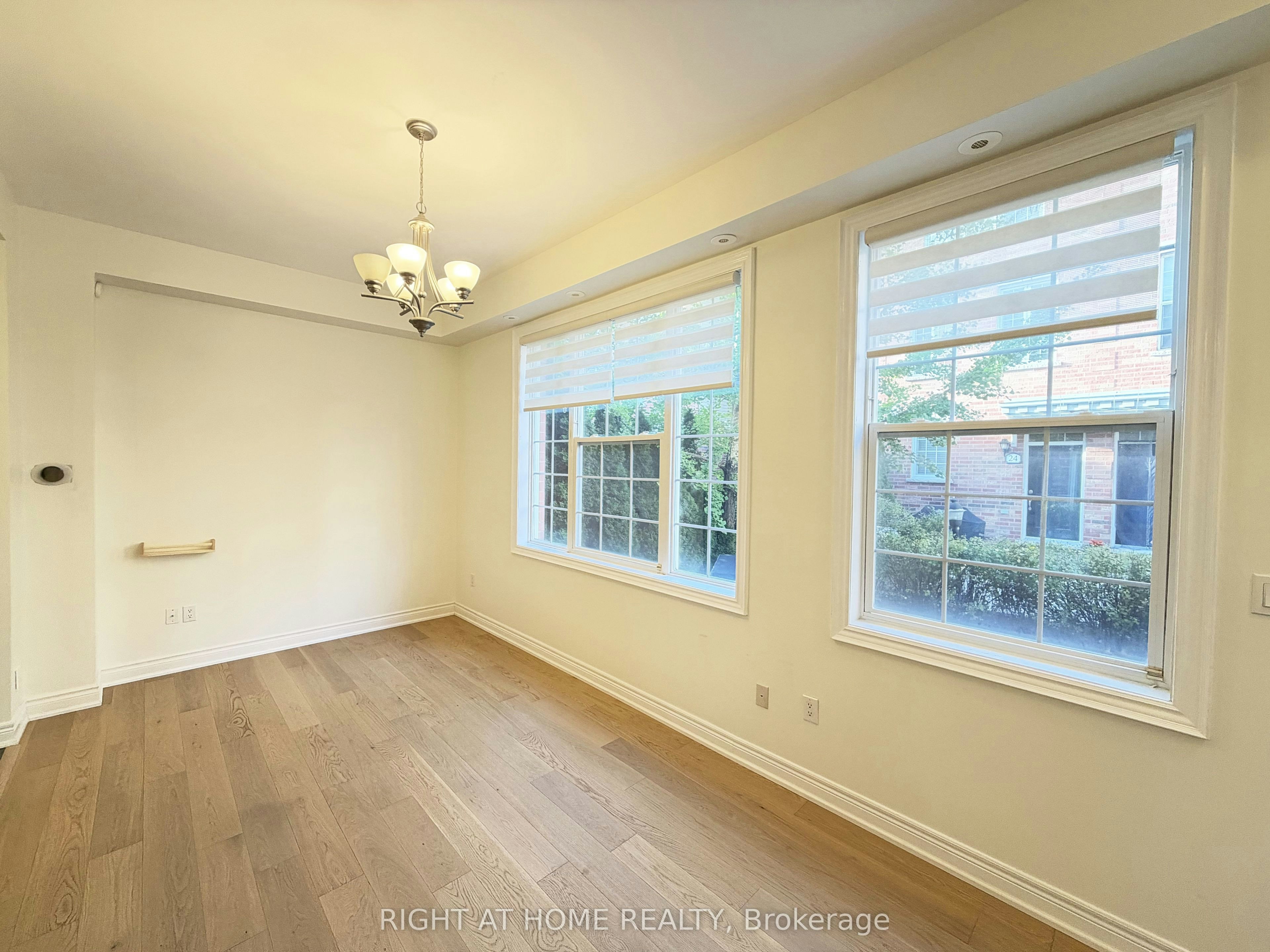 1 Fairhead Mews, Toronto, ON, M4E 3Y4 - 8