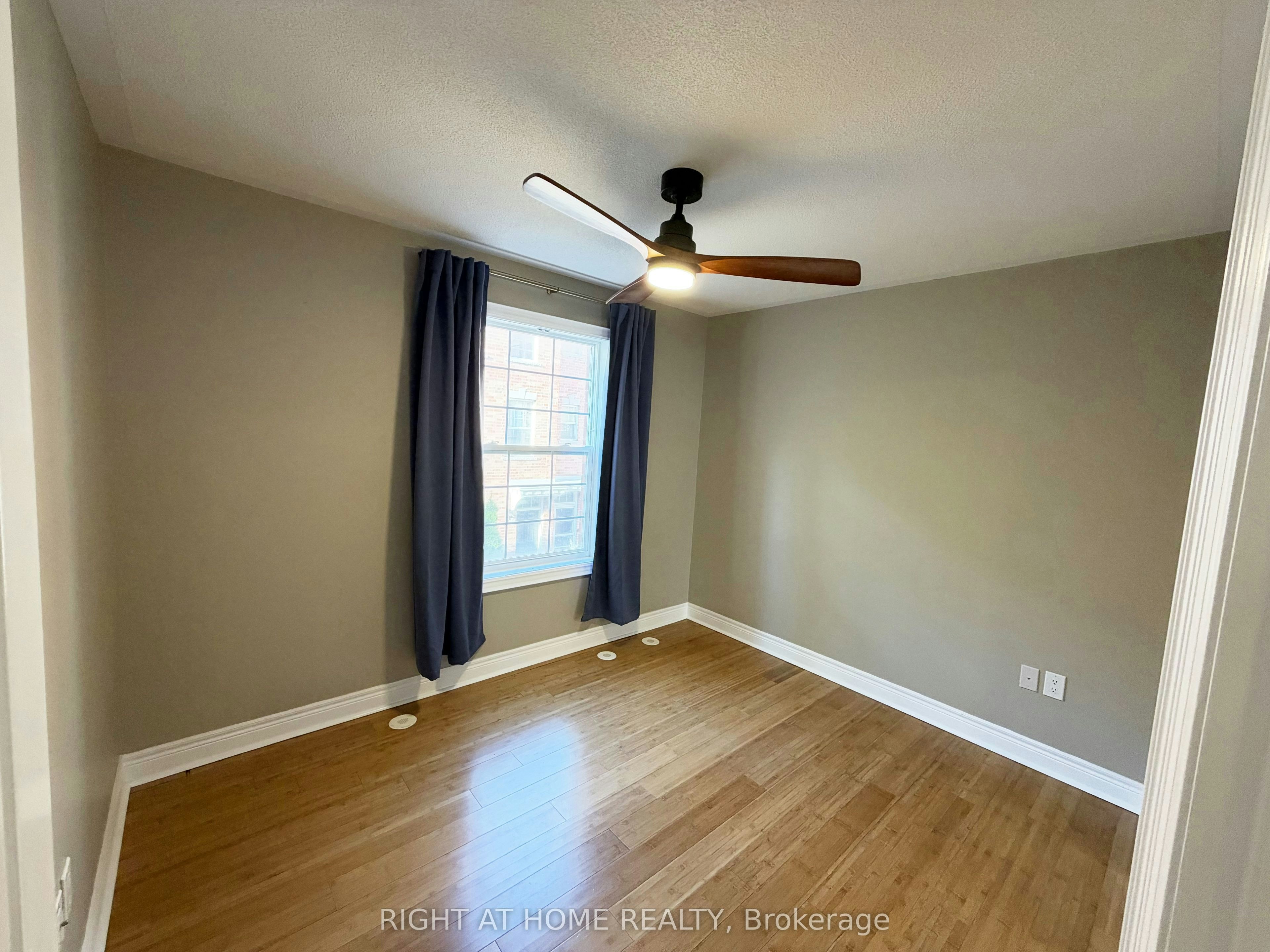 1 Fairhead Mews, Toronto, ON, M4E 3Y4 - 24
