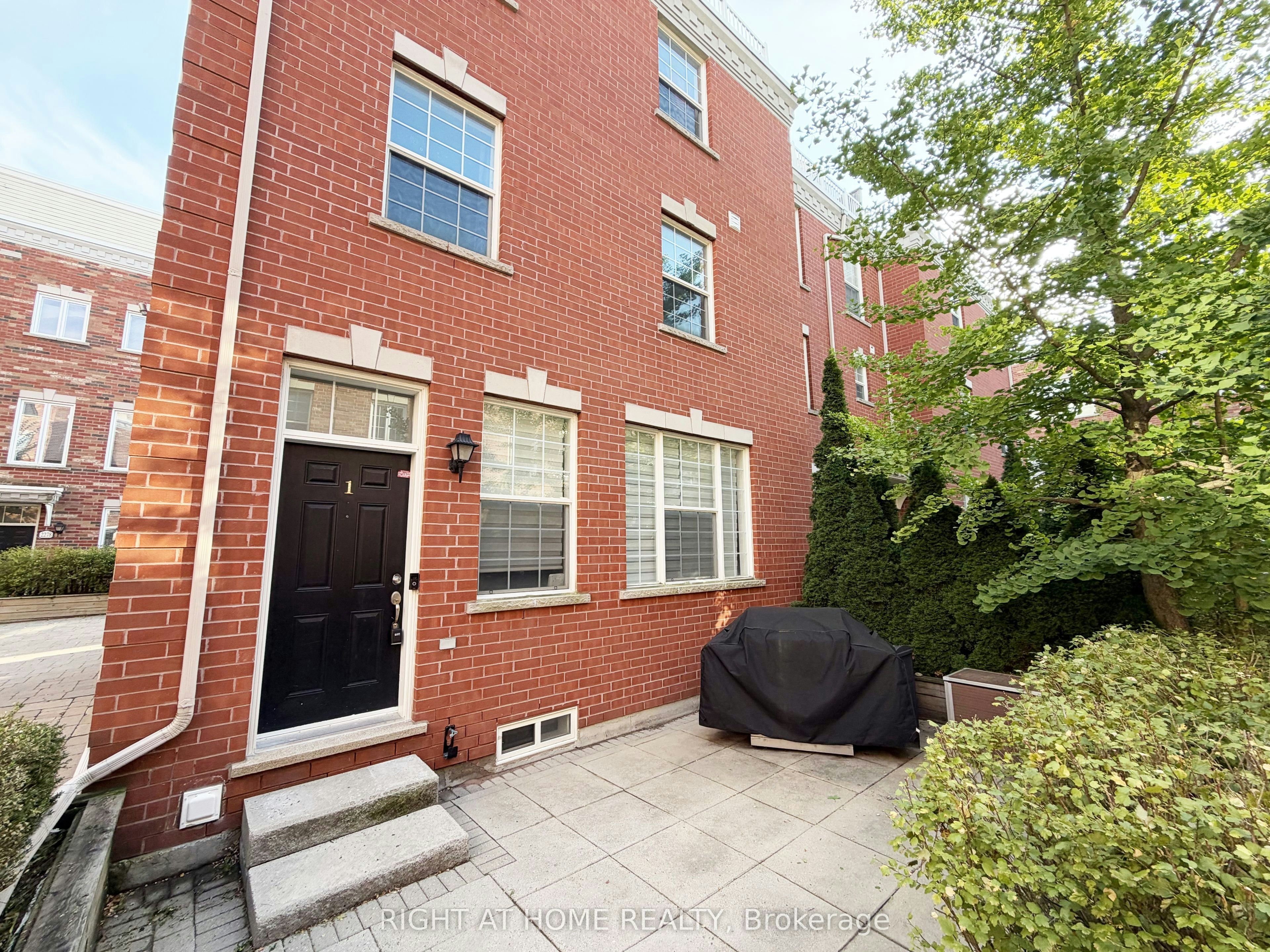 1 Fairhead Mews, Toronto, ON, M4E 3Y4 - 4