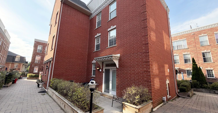 1 Fairhead Mews, Toronto, ON, M4E 3Y4 - 3