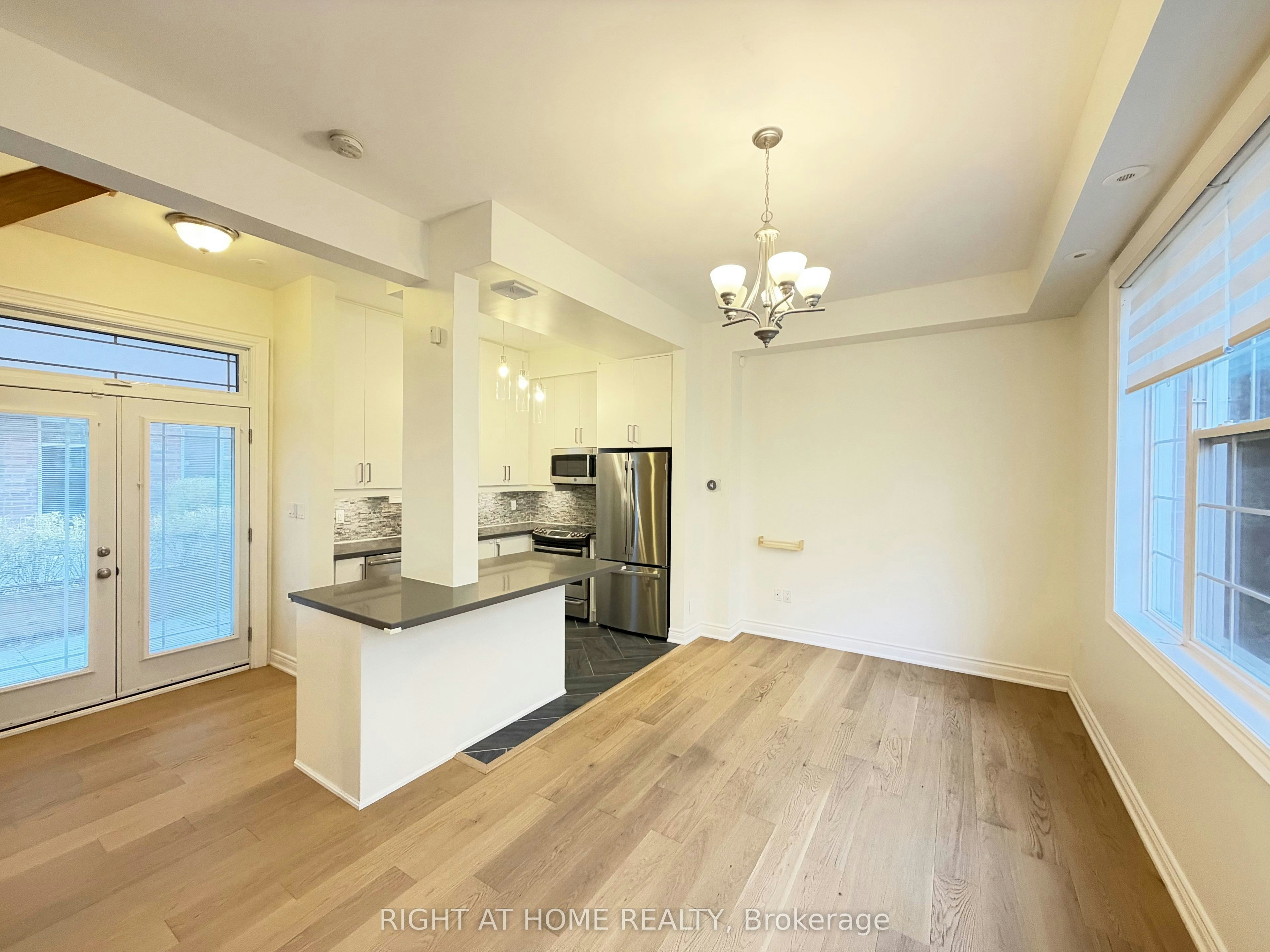 1 Fairhead Mews, Toronto, ON, M4E 3Y4 - 5