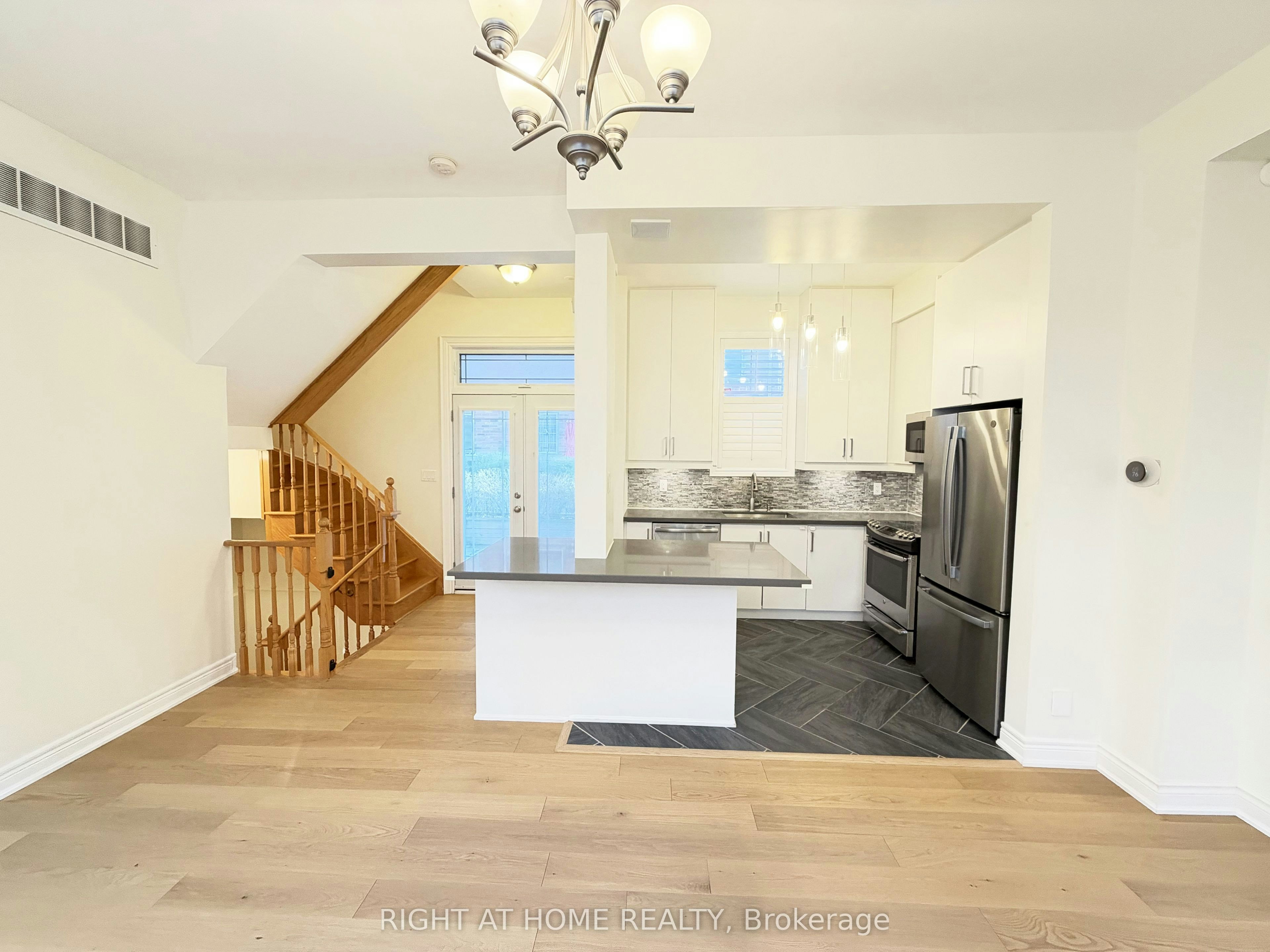 1 Fairhead Mews, Toronto, ON, M4E 3Y4 - 6