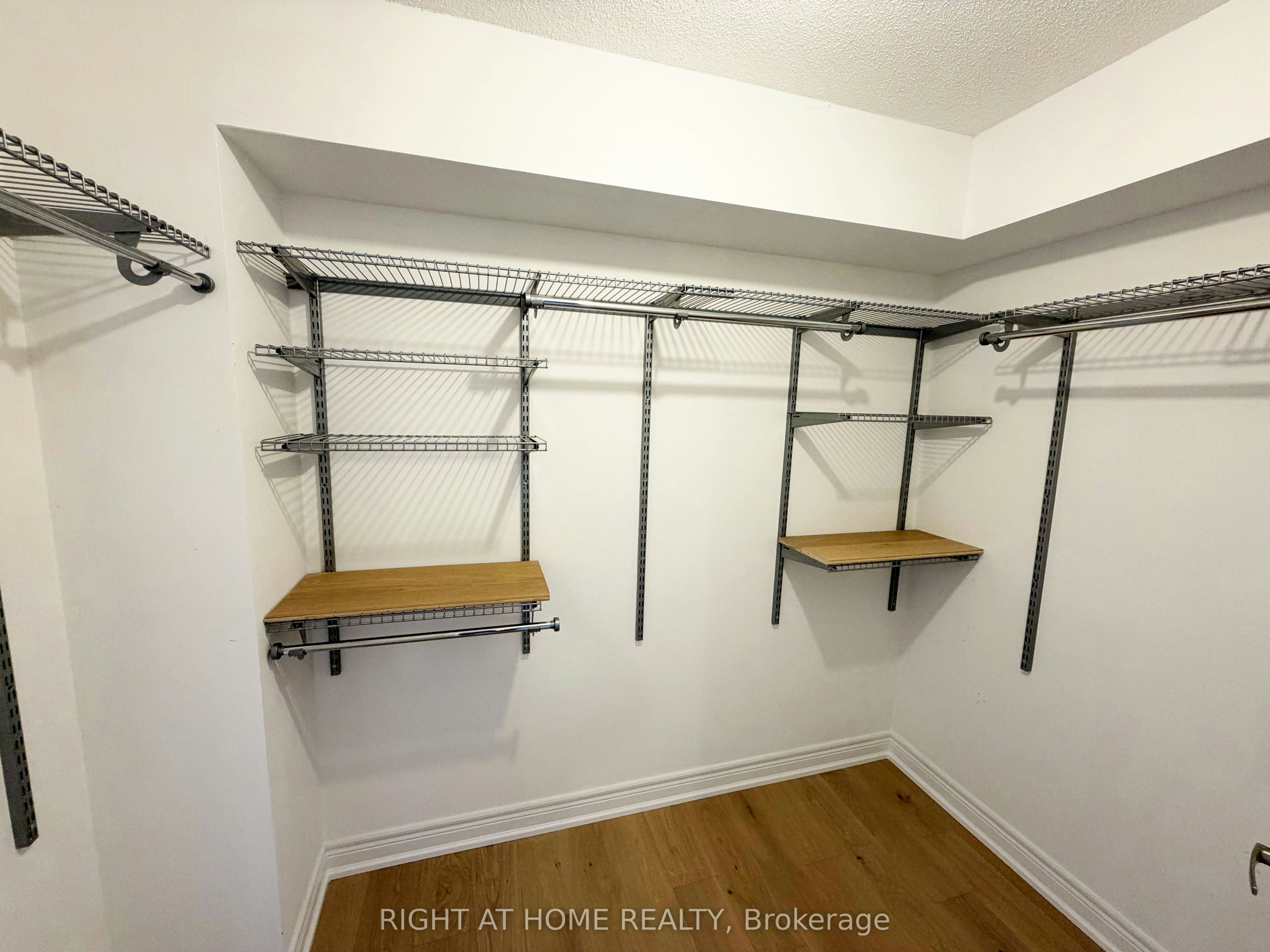 1 Fairhead Mews, Toronto, ON, M4E 3Y4 - 21