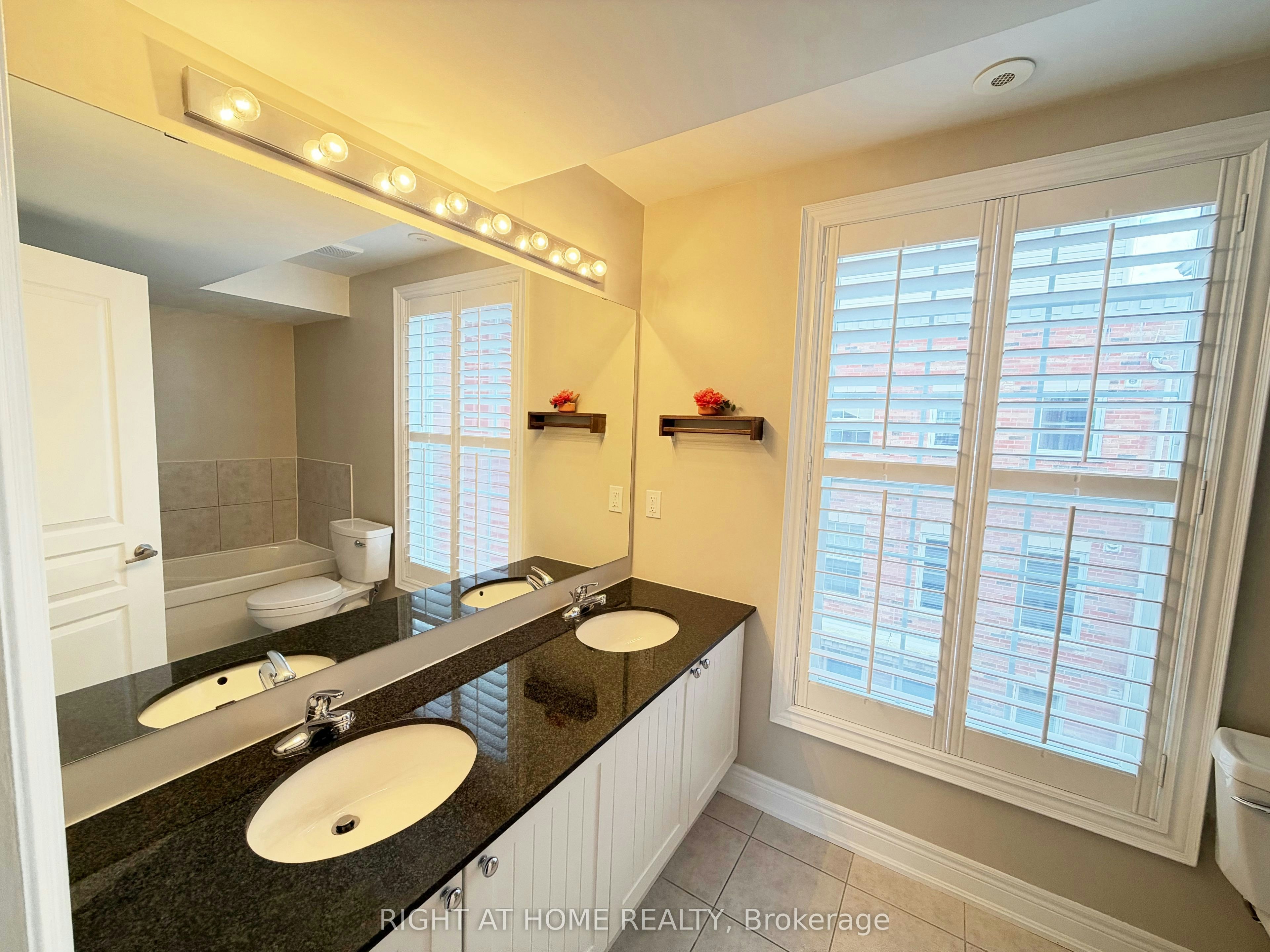 1 Fairhead Mews, Toronto, ON, M4E 3Y4 - 19