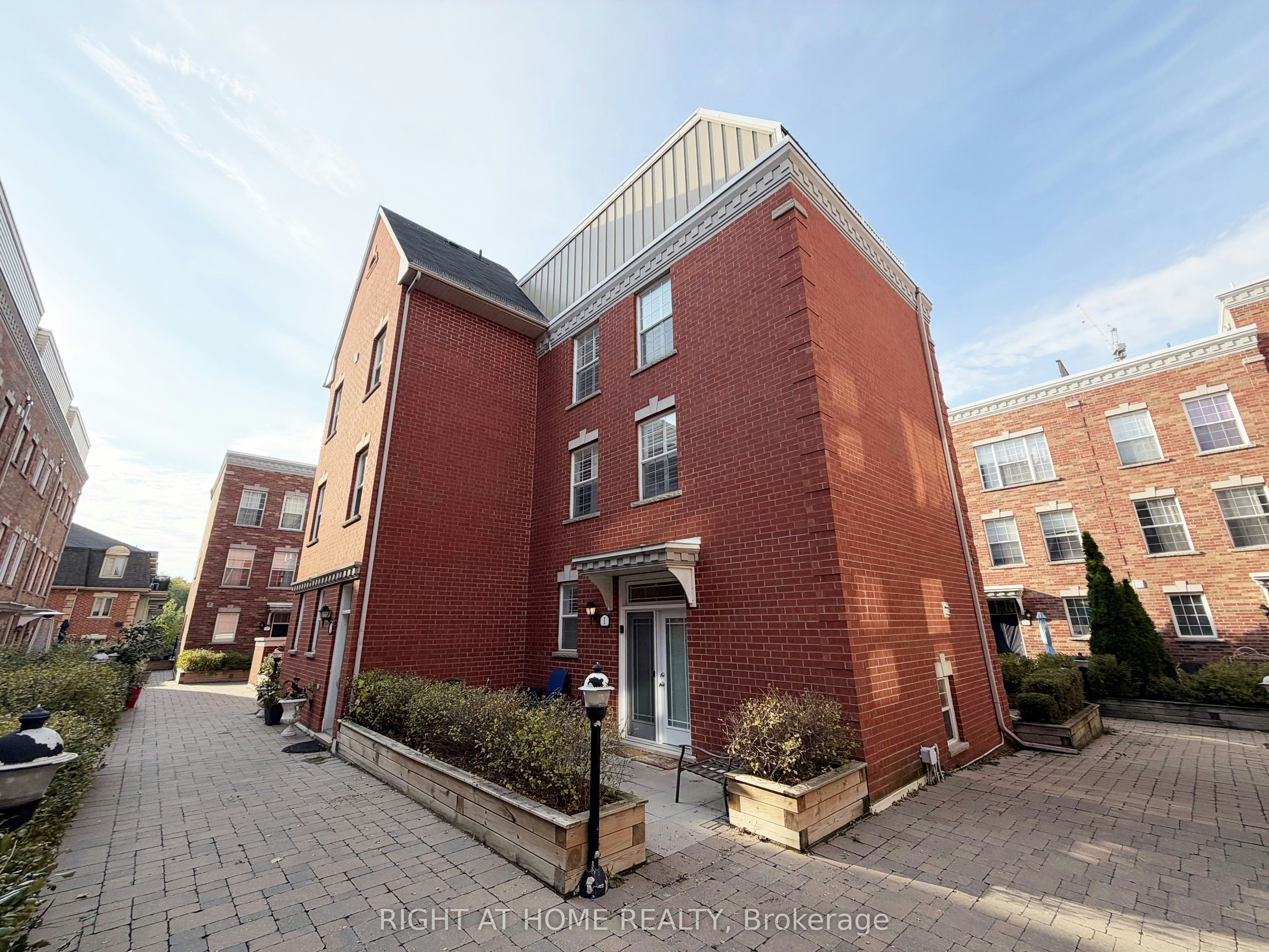 1 Fairhead Mews, Toronto, ON, M4E 3Y4 - 39
