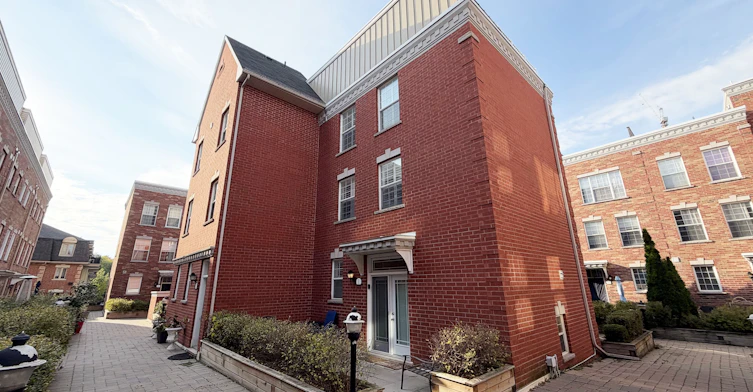 1 Fairhead Mews, Toronto, ON, M4E 3Y4 - 39