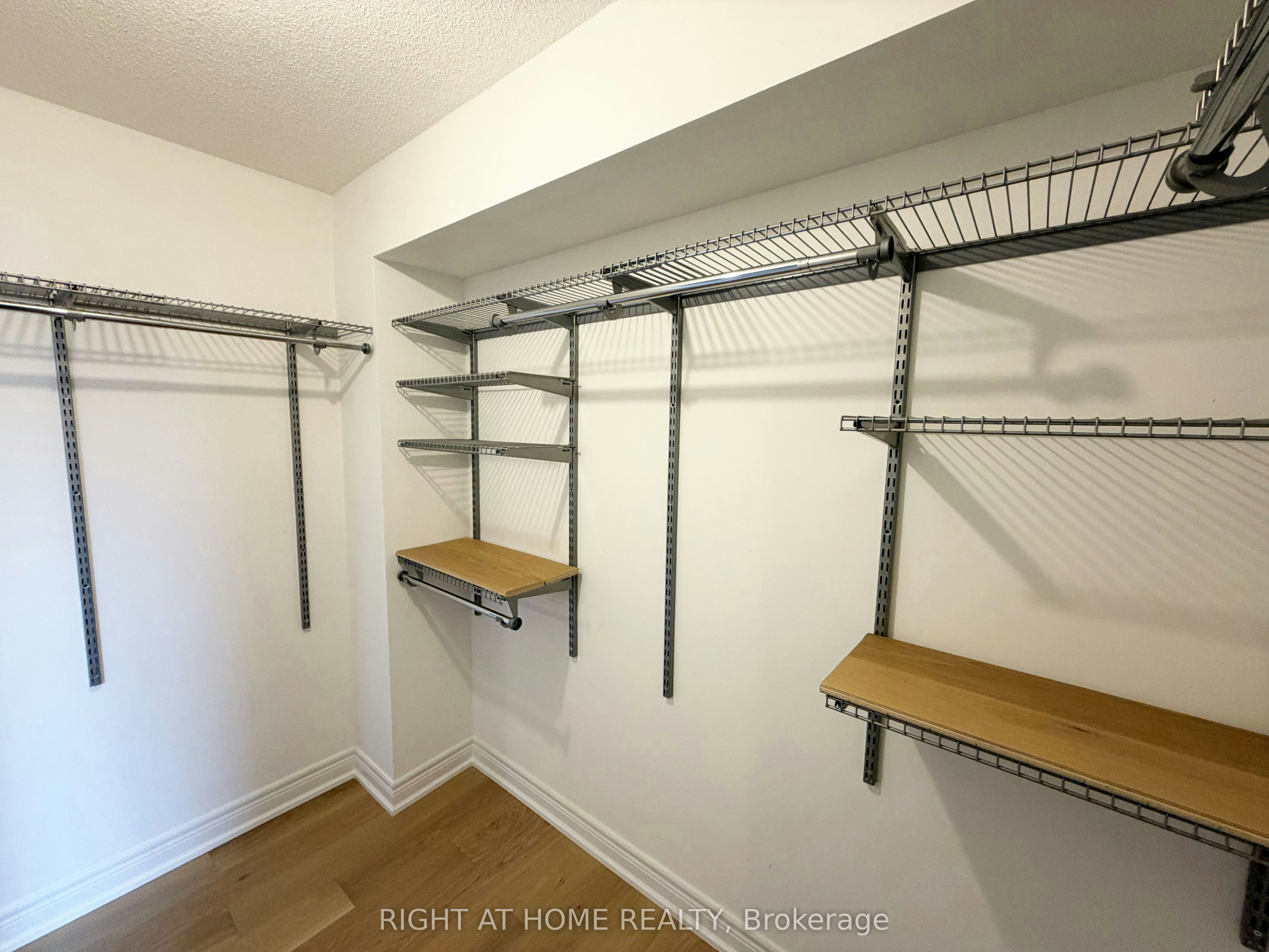 1 Fairhead Mews, Toronto, ON, M4E 3Y4 - 22