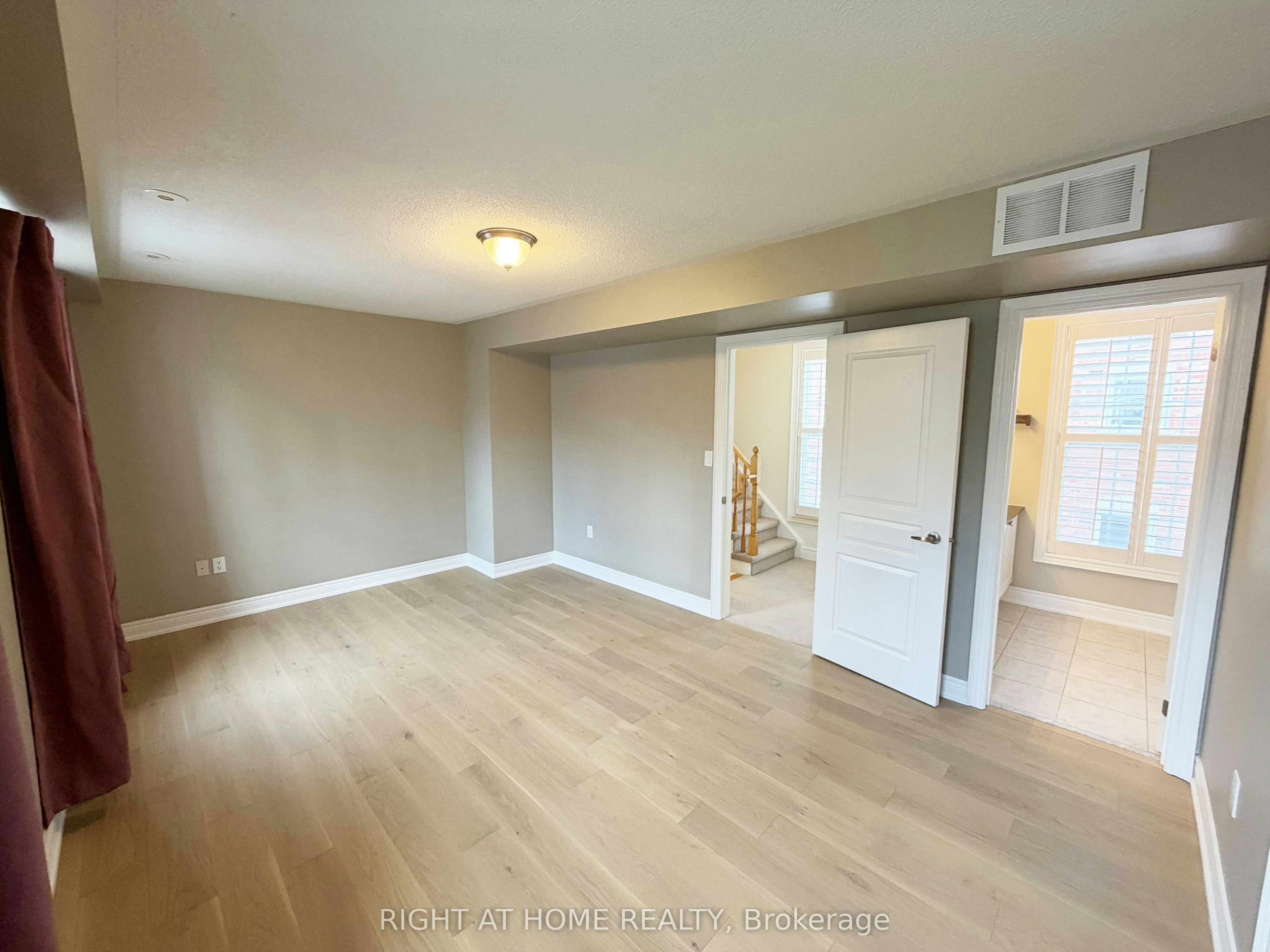 1 Fairhead Mews, Toronto, ON, M4E 3Y4 - 17