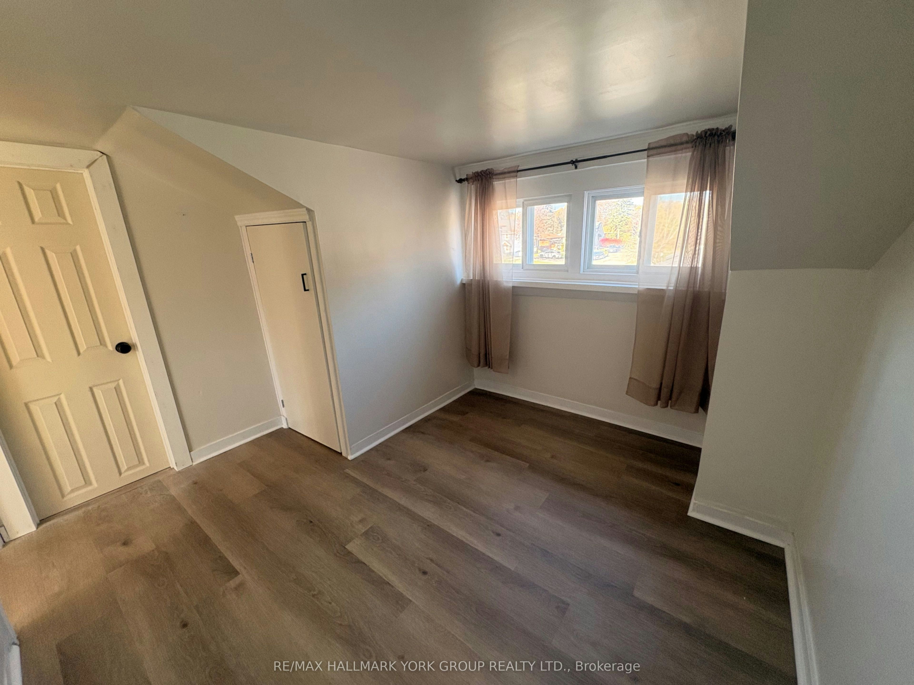 Upper-137 Rosehill Boulevard, Oshawa, ON, L1J 5G8 - 8