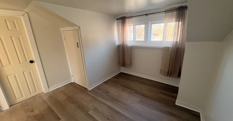Upper-137 Rosehill Boulevard, Oshawa, ON, L1J 5G8 - 8
