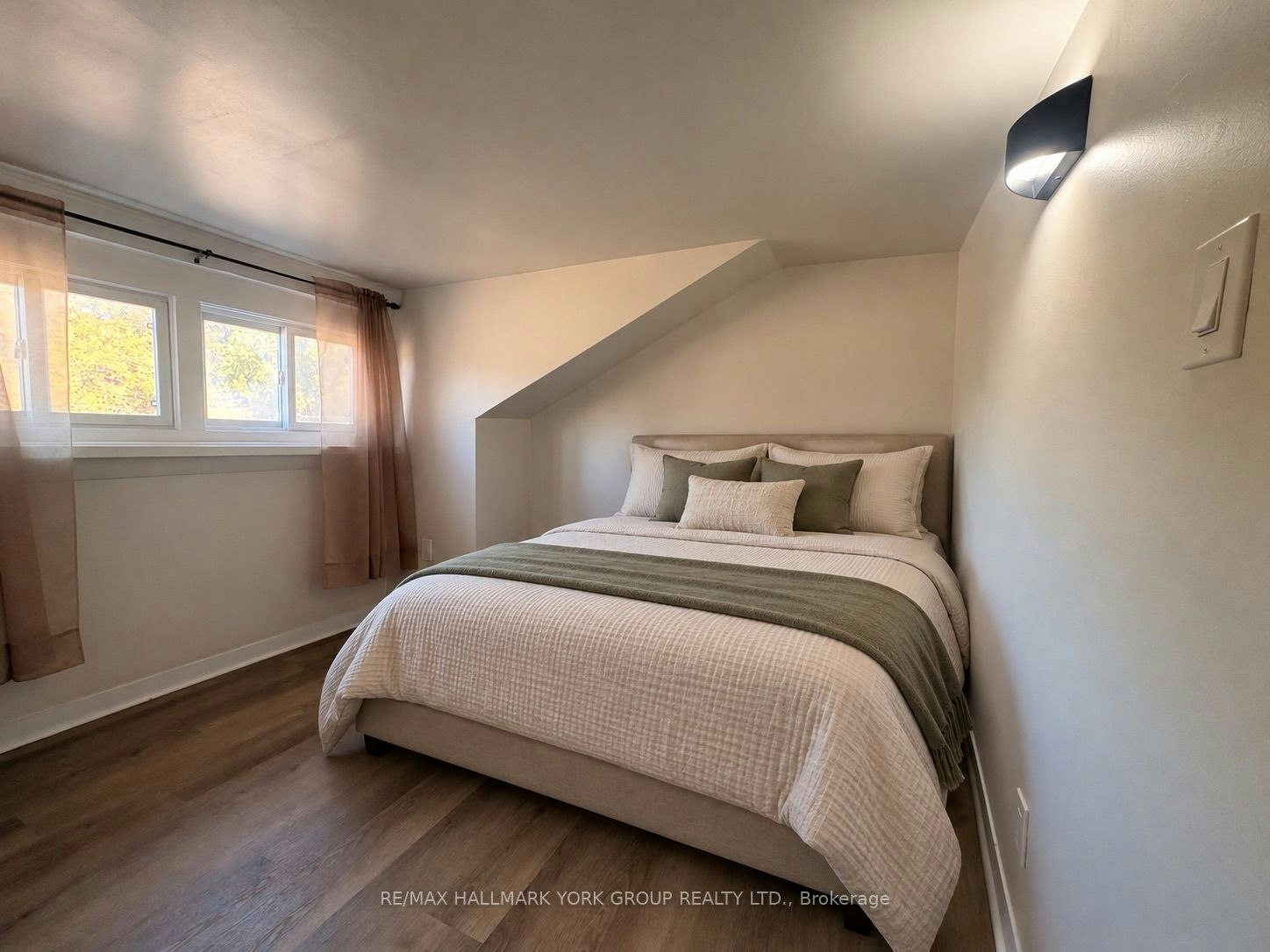 Upper-137 Rosehill Boulevard, Oshawa, ON, L1J 5G8 - 7