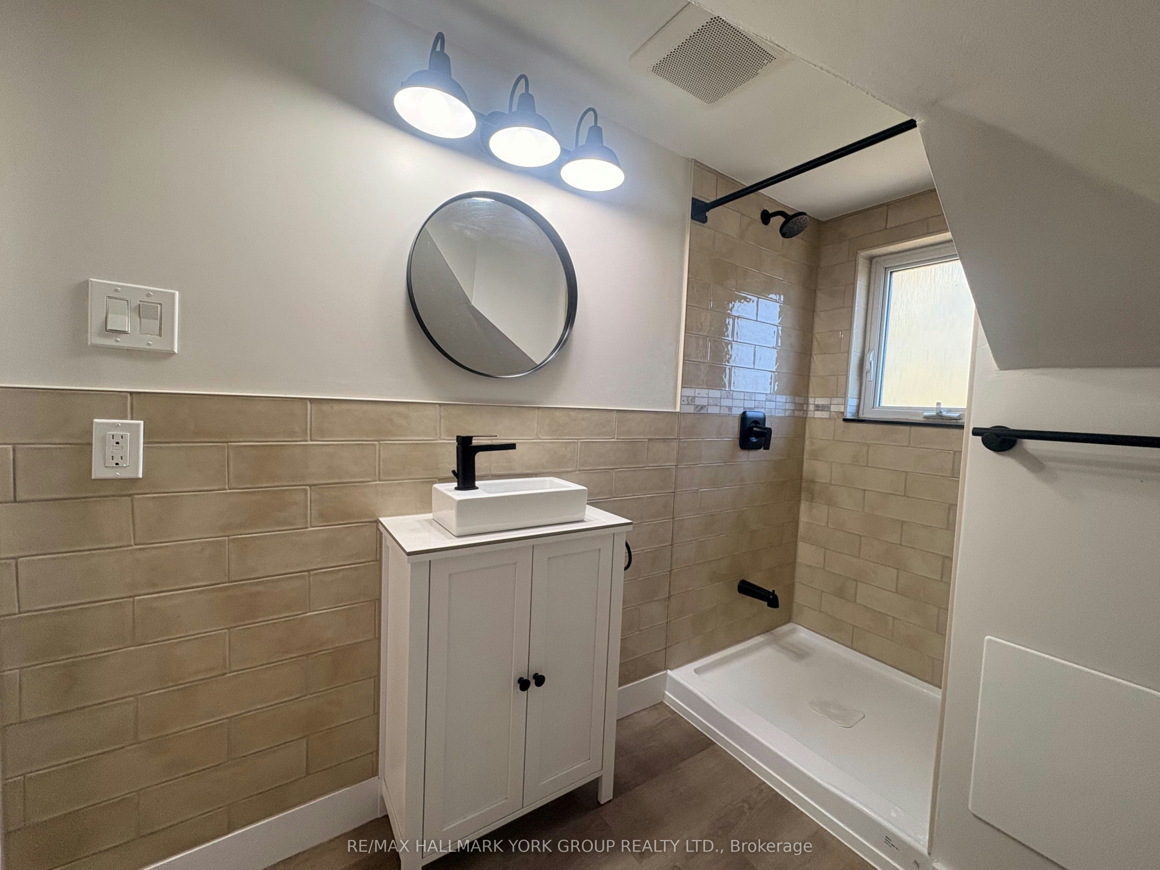 Upper-137 Rosehill Boulevard, Oshawa, ON, L1J 5G8 - 11