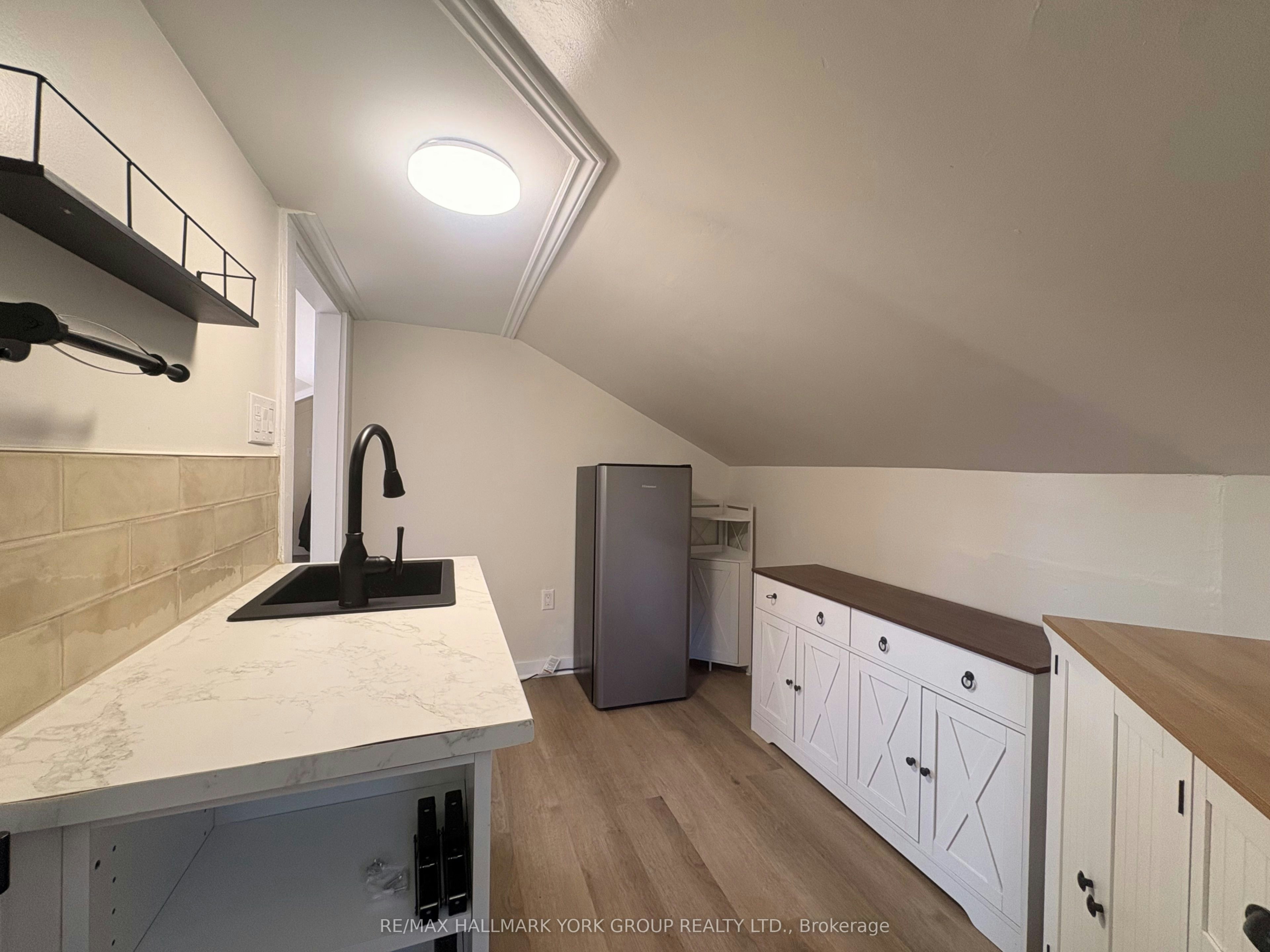 Upper-137 Rosehill Boulevard, Oshawa, ON, L1J 5G8 - 10