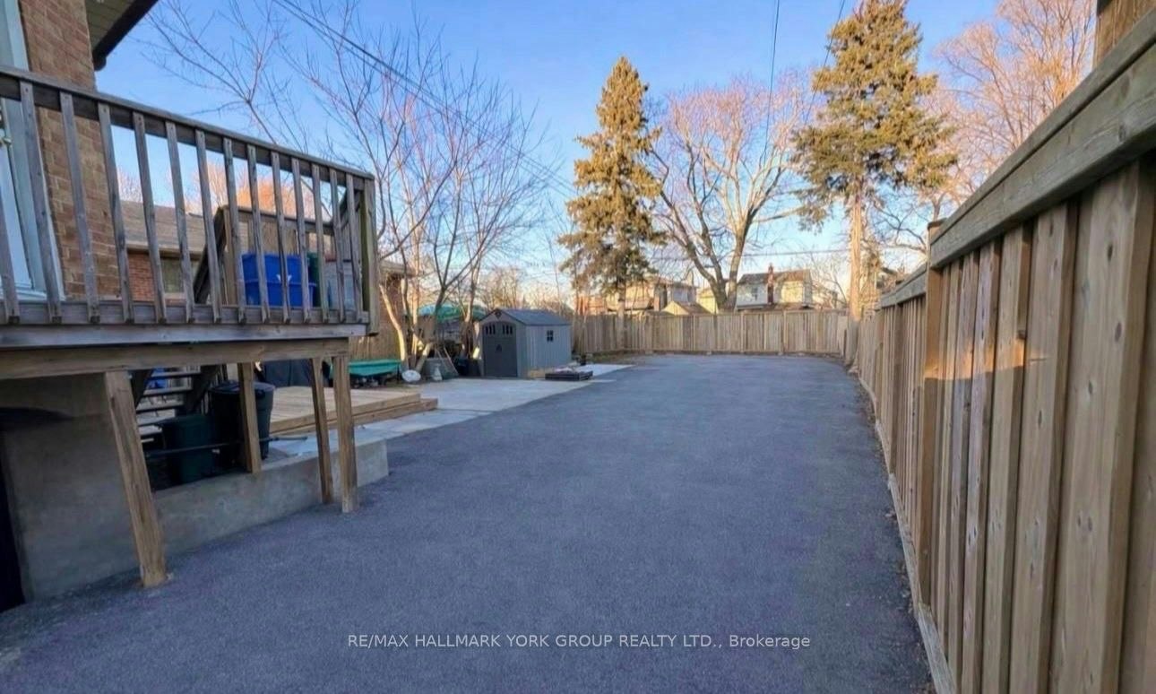 Upper-137 Rosehill Boulevard, Oshawa, ON, L1J 5G8 - 13