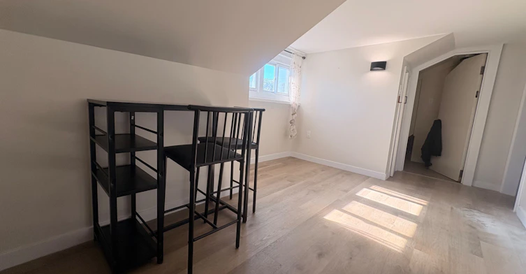 Upper-137 Rosehill Boulevard, Oshawa, ON, L1J 5G8 - 6