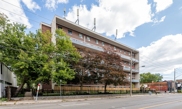 211-1071 Woodbine Avenue