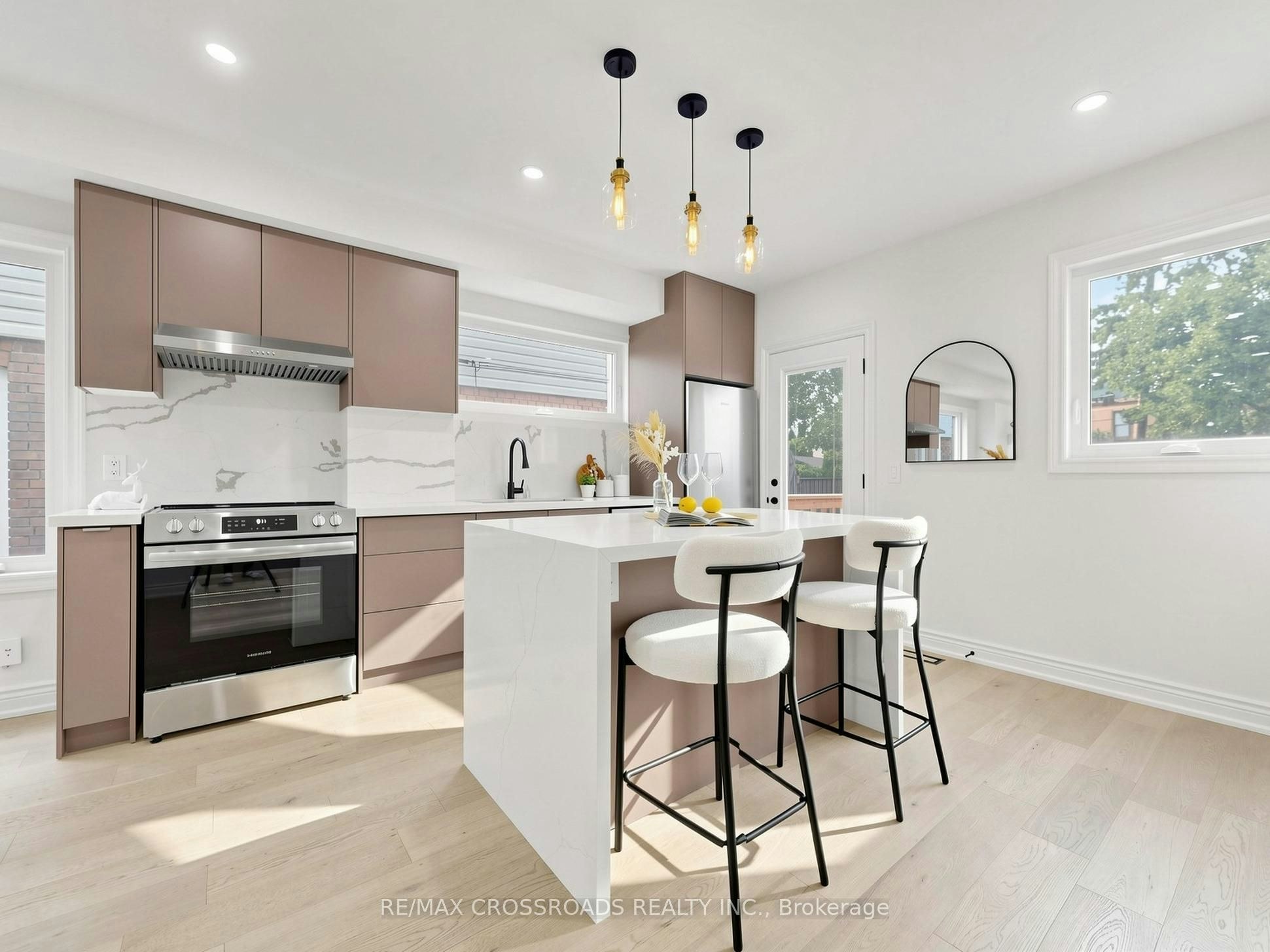 548 Glebeholme Boulevard, Toronto, ON, M4C 1V4 - 8