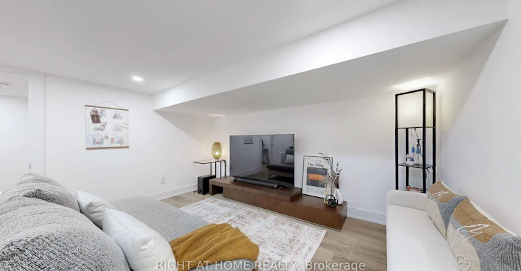 201 Springdale Boulevard, Toronto, ON, M4C 1Z6 - 29