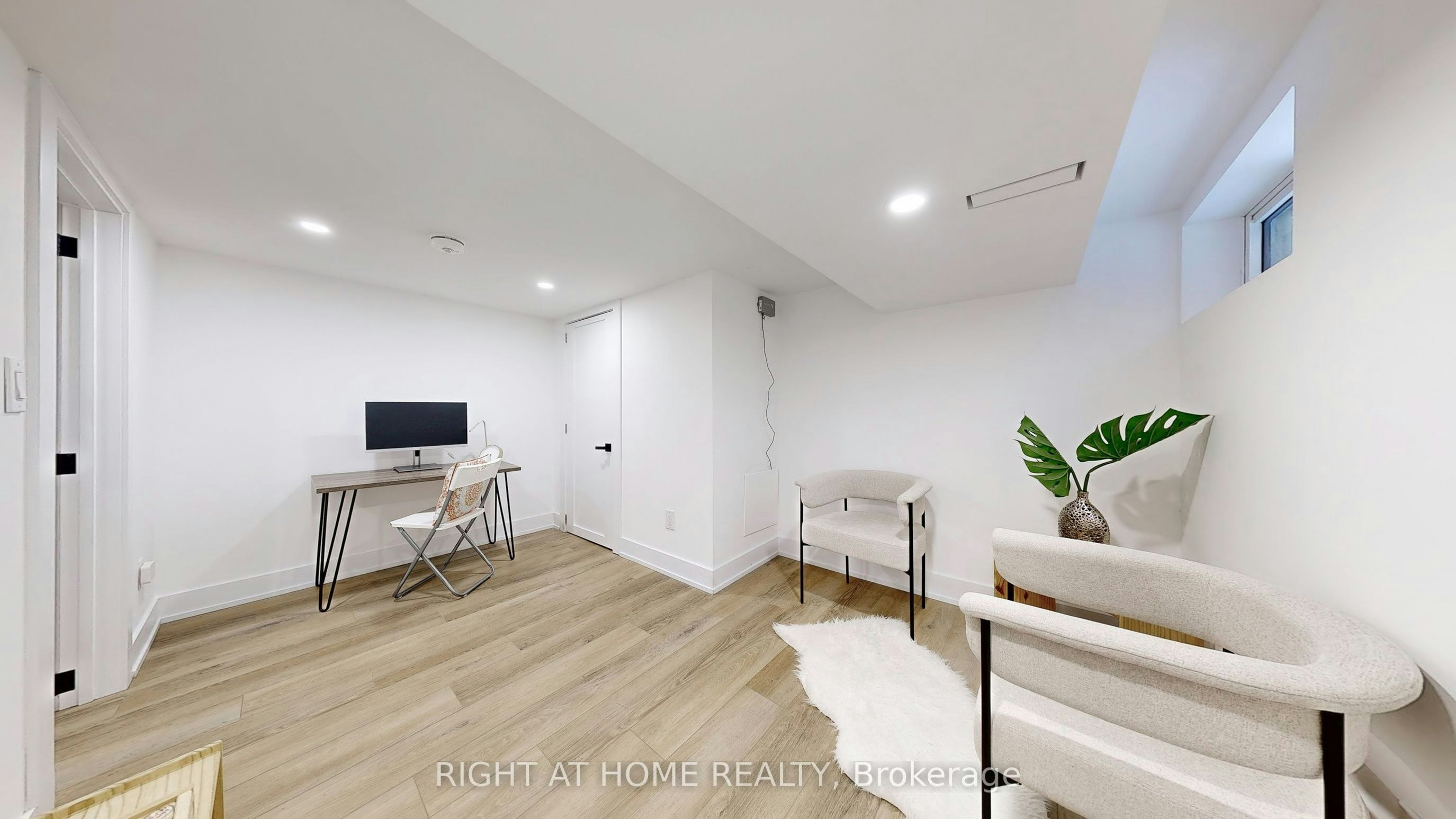 201 Springdale Boulevard, Toronto, ON, M4C 1Z6 - 33
