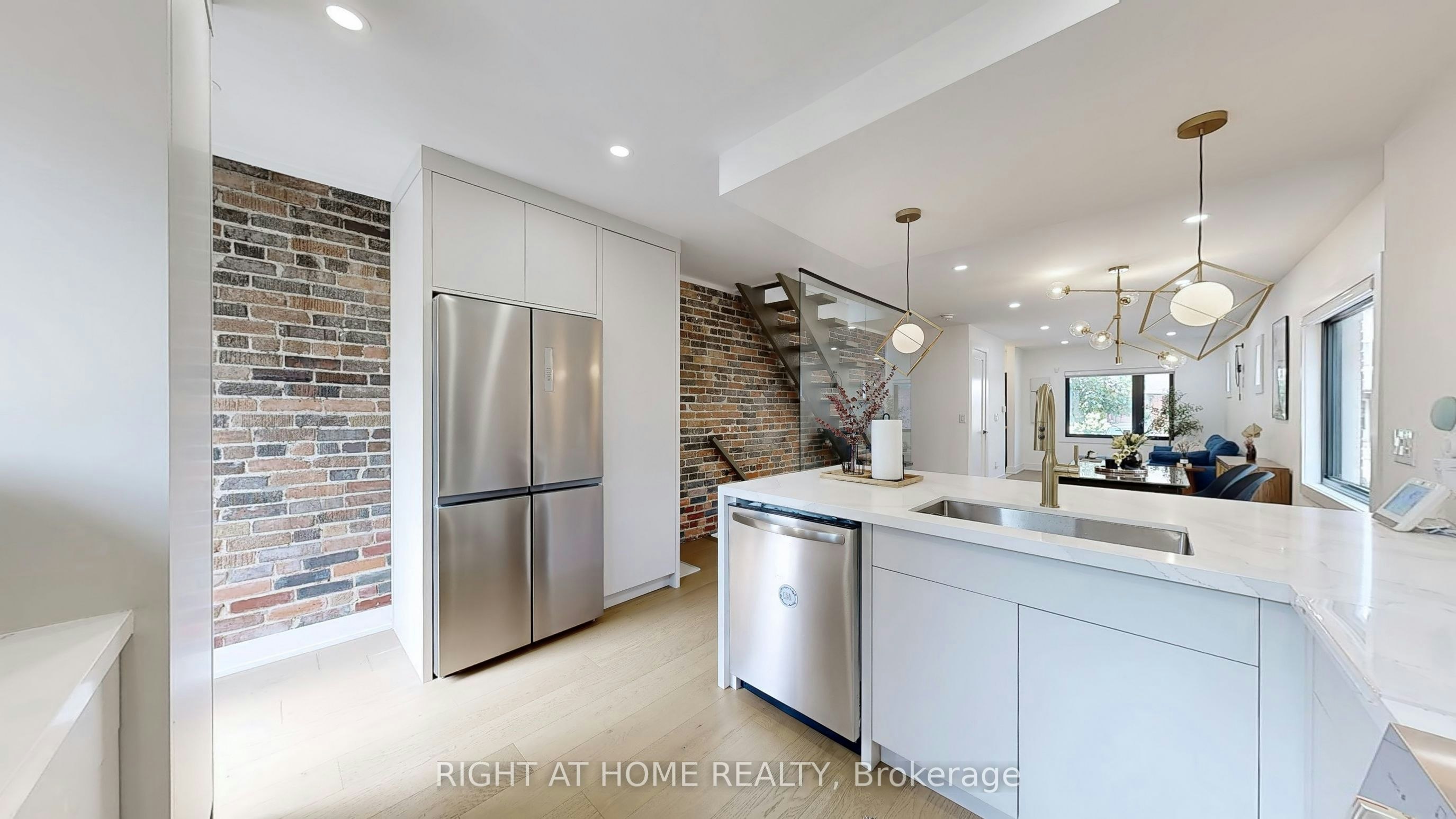 201 Springdale Boulevard, Toronto, ON, M4C 1Z6 - 12